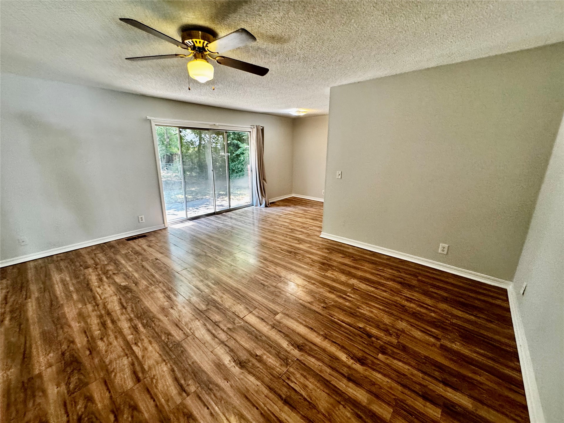 11552 E 27th Court Property Photo 5
