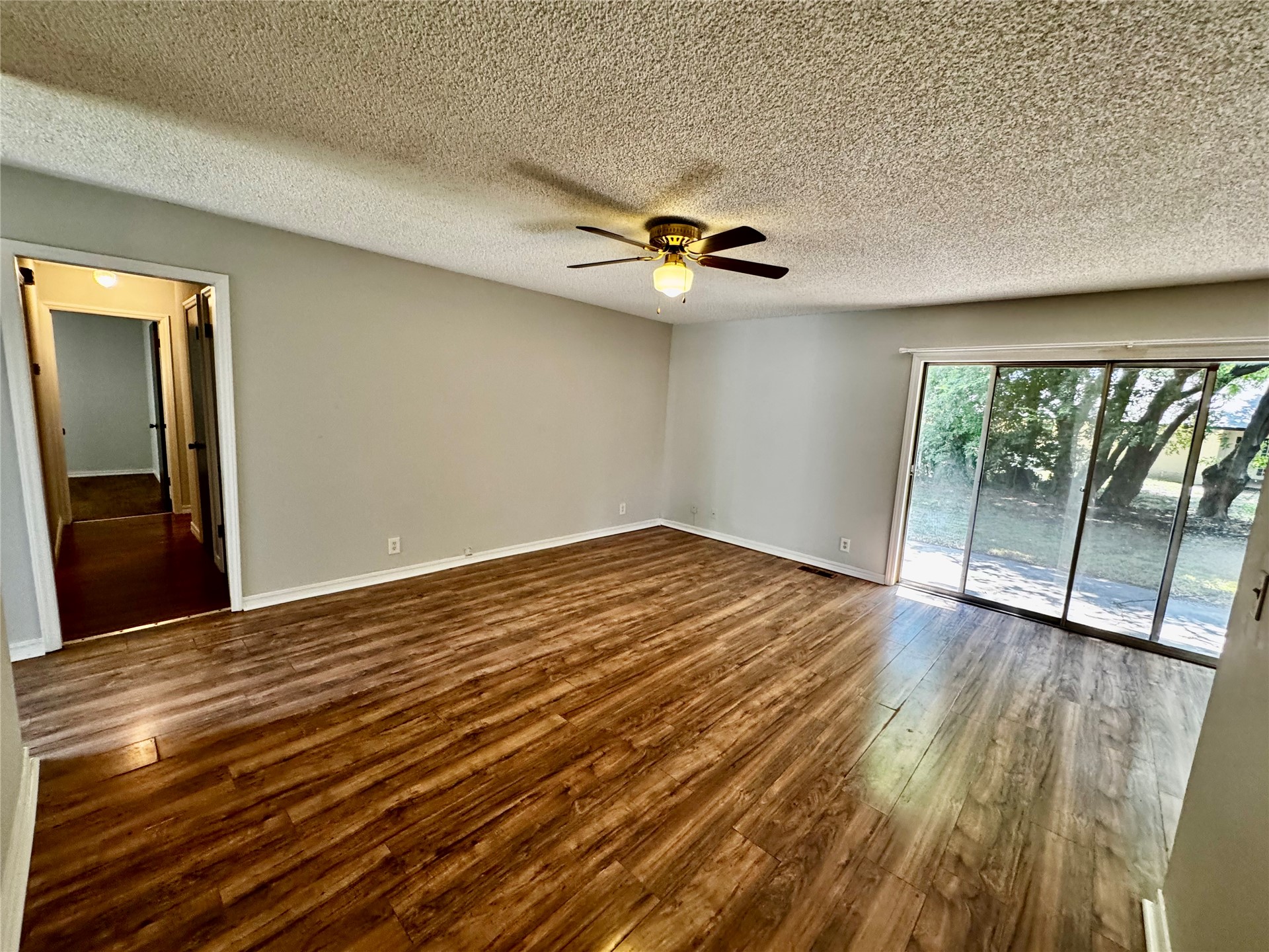 11552 E 27th Court Property Photo 6