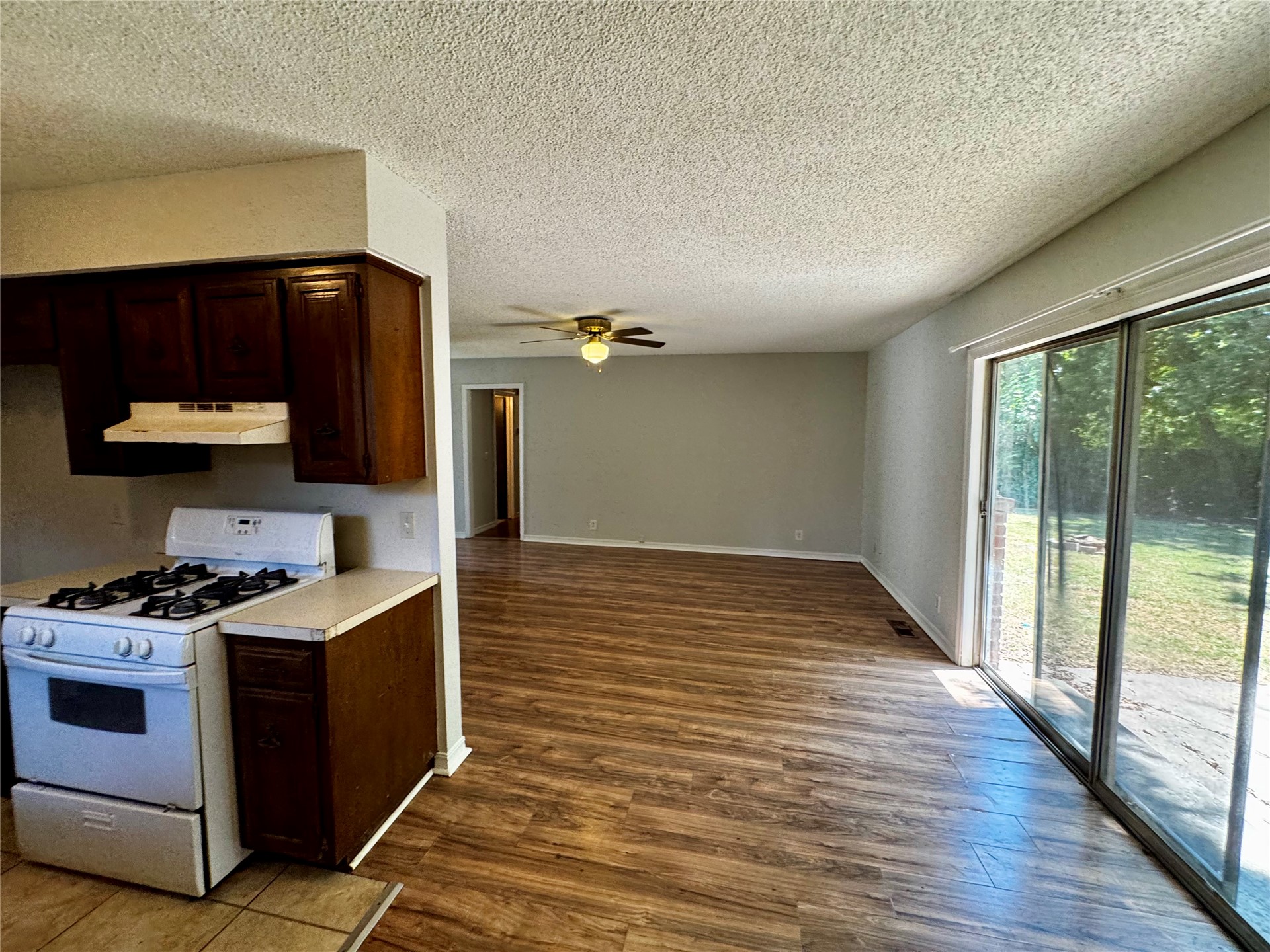 11552 E 27th Court Property Photo 7