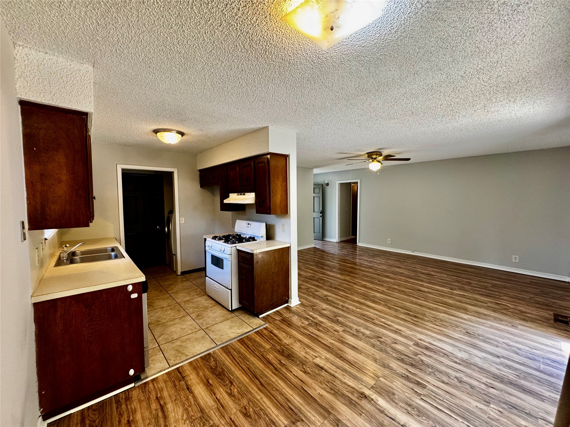 11552 E 27th Court Property Photo 17