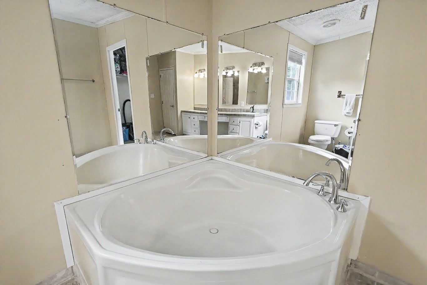3746 N 494 Road Property Photo 45