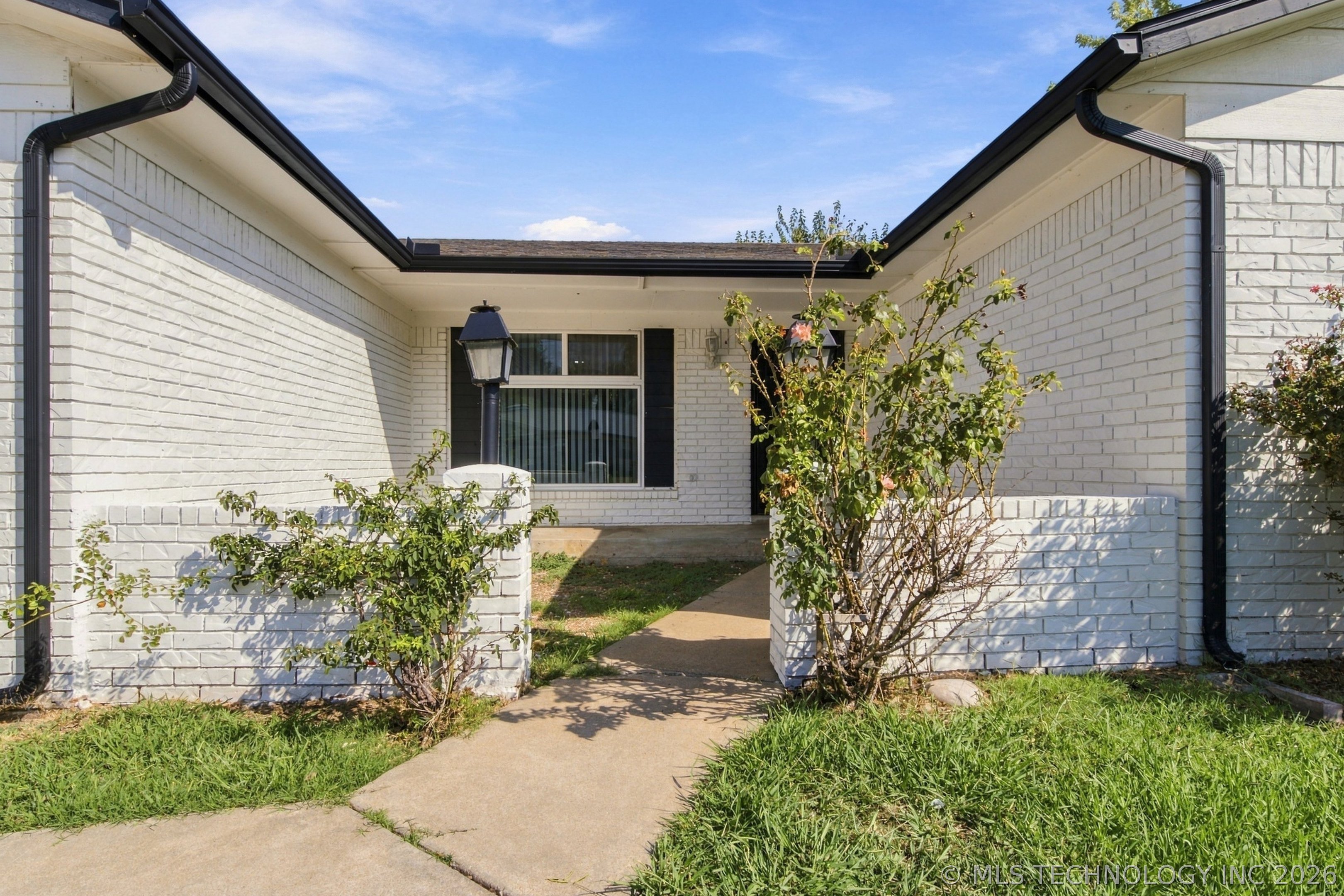 11819 E 27th Street Property Photo 2