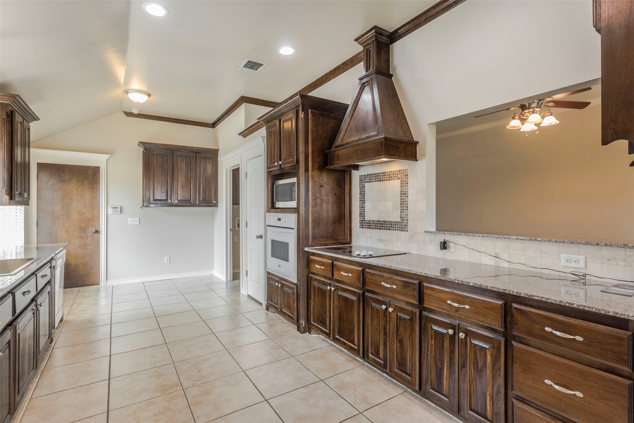 720 Hedgewood Drive Property Photo 3