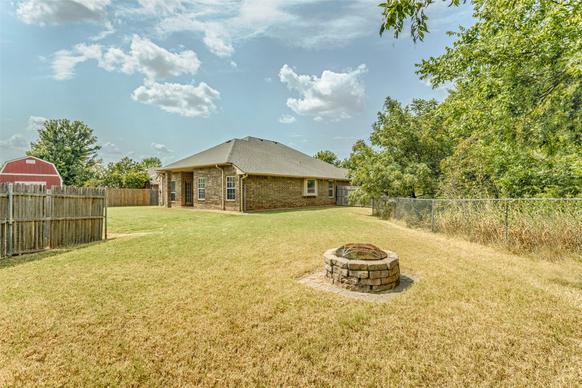 720 Hedgewood Drive Property Photo 4