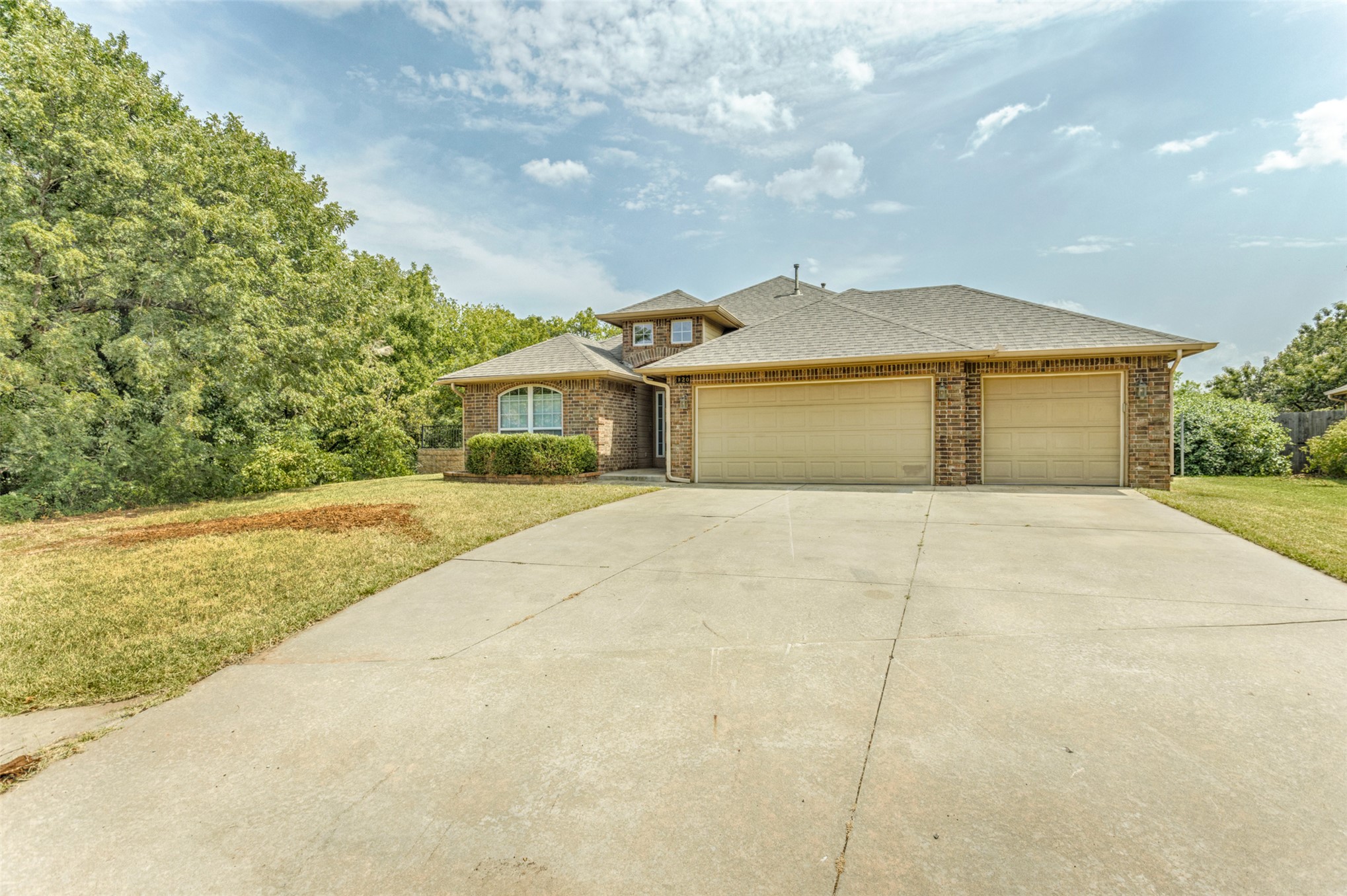 720 Hedgewood Drive Property Photo 8