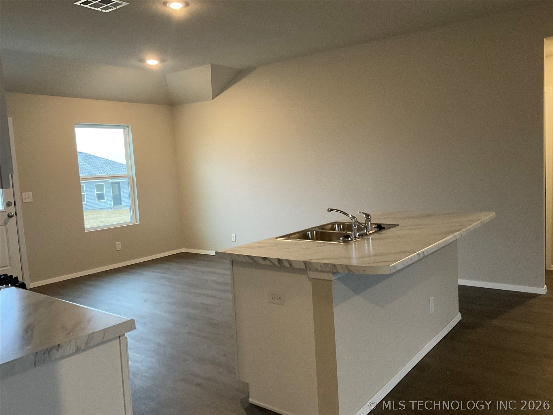 1108 W Odessa Road Property Photo 6