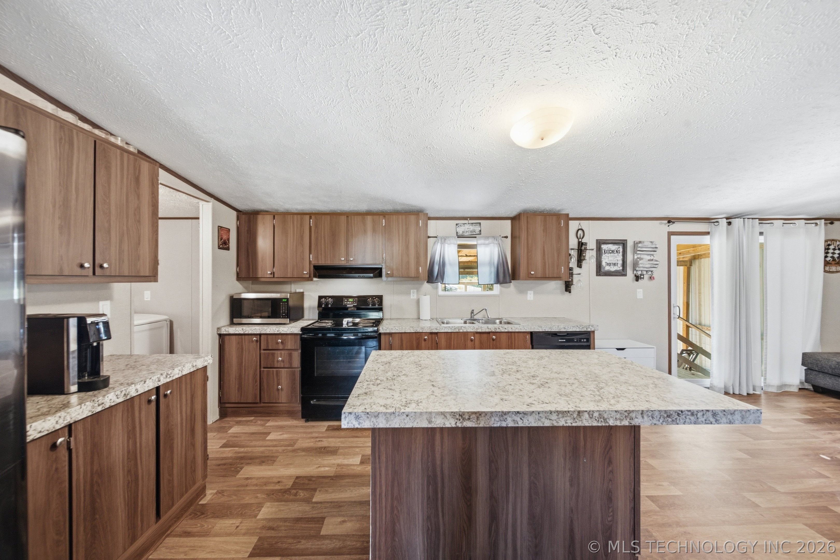 19505 Yale Avenue Property Photo 4