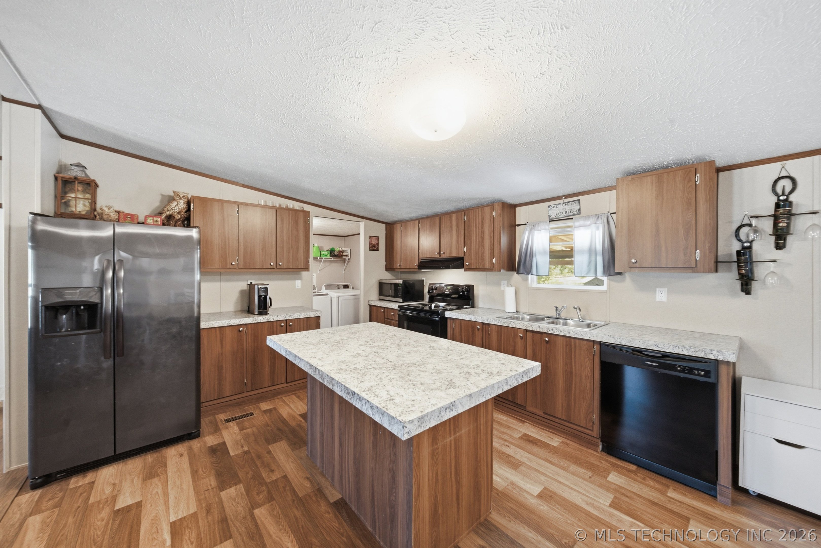 19505 Yale Avenue Property Photo 5