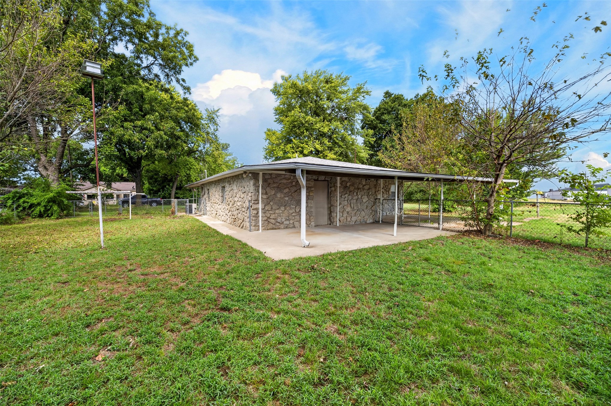 723 N Bristow Avenue Property Photo 34