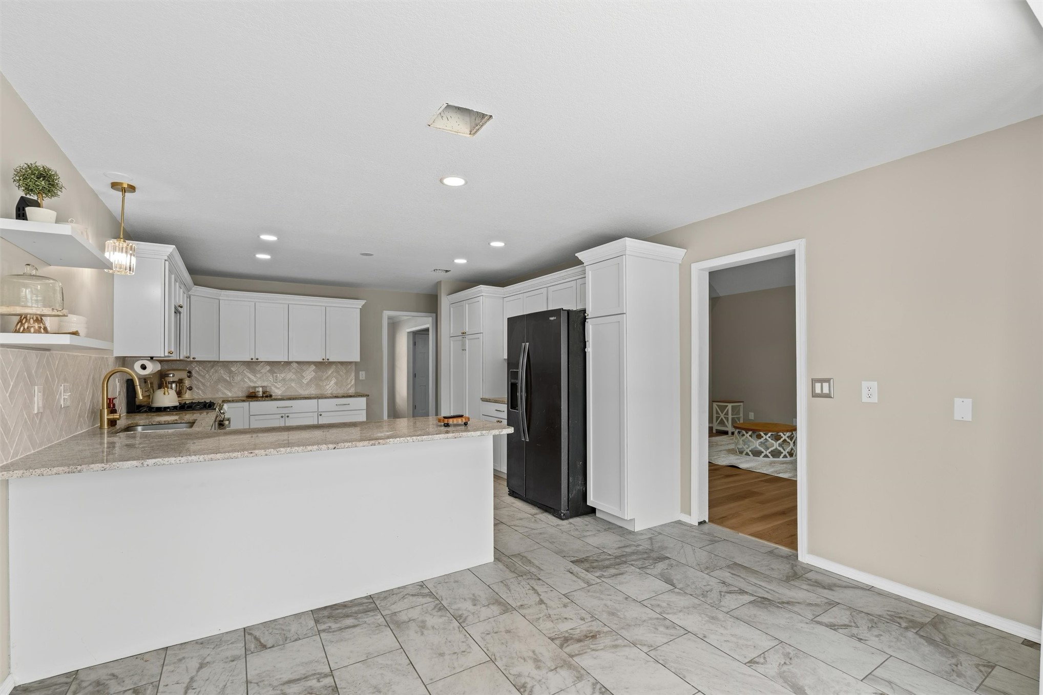 2624 Montrose Drive Property Photo 8