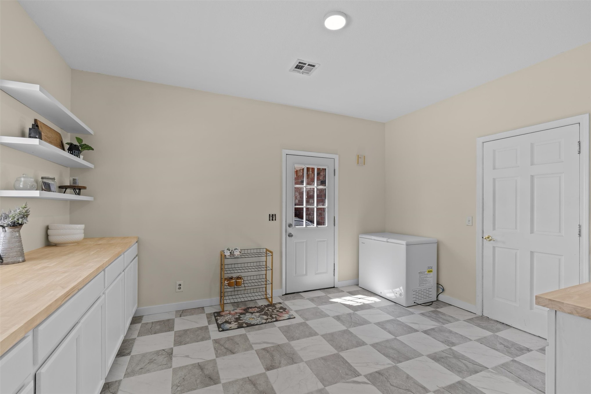 2624 Montrose Drive Property Photo 15