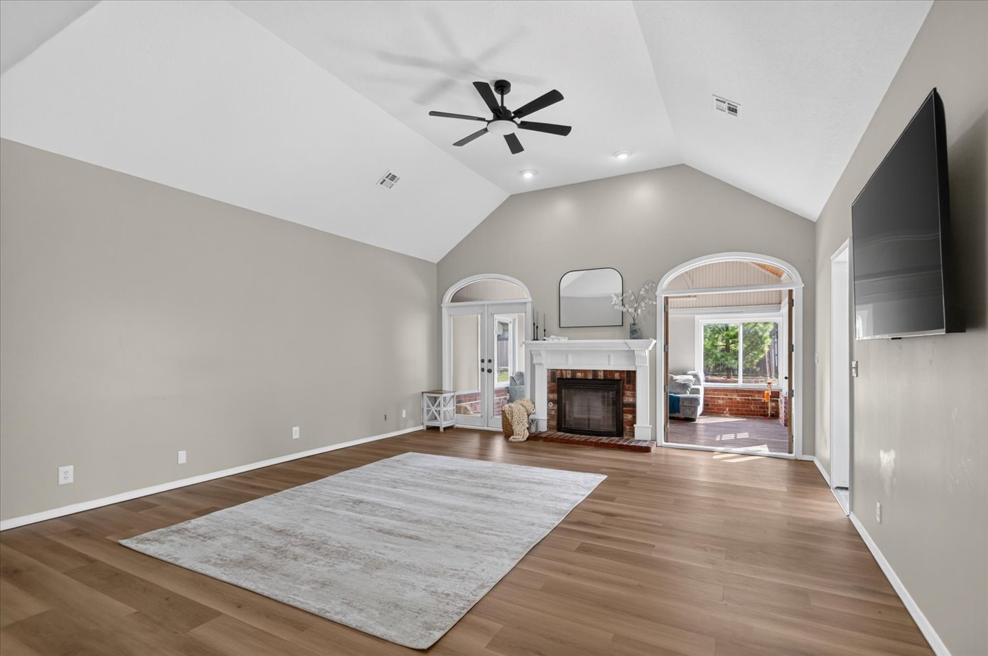2624 Montrose Drive Property Photo 19