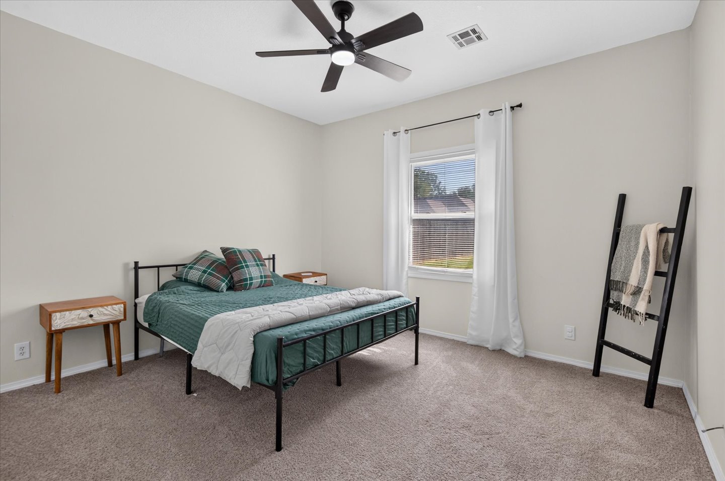 2624 Montrose Drive Property Photo 23