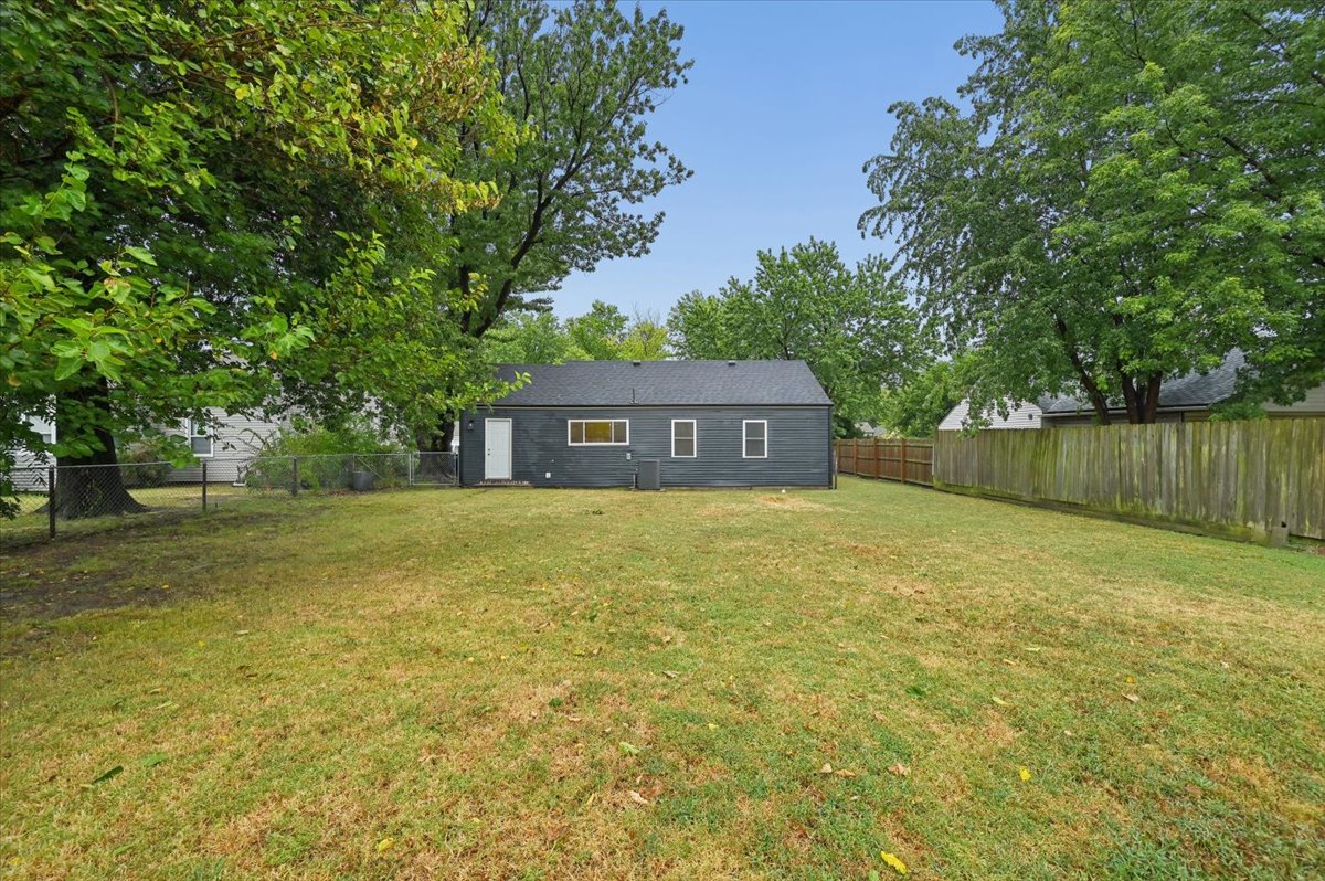 1424 S Erie Avenue Property Photo 28