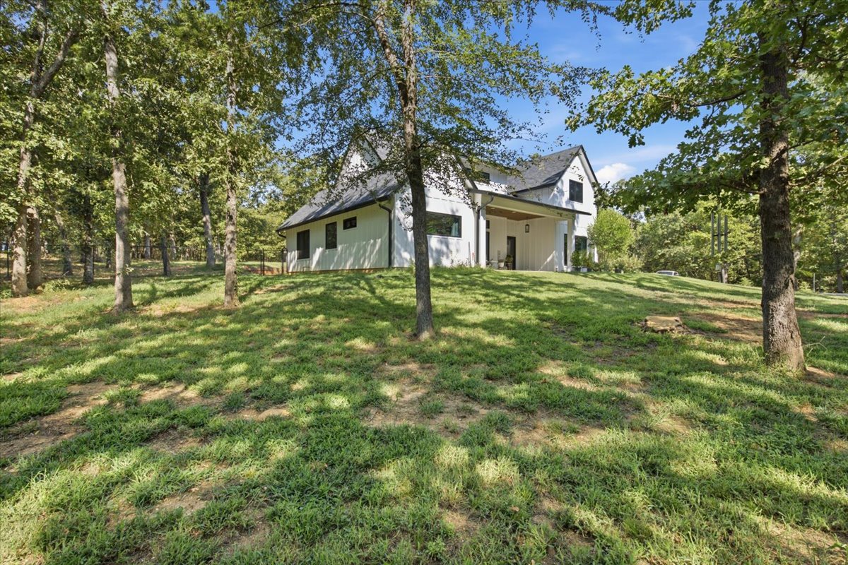 16463 County Road 3600 Property Photo 3