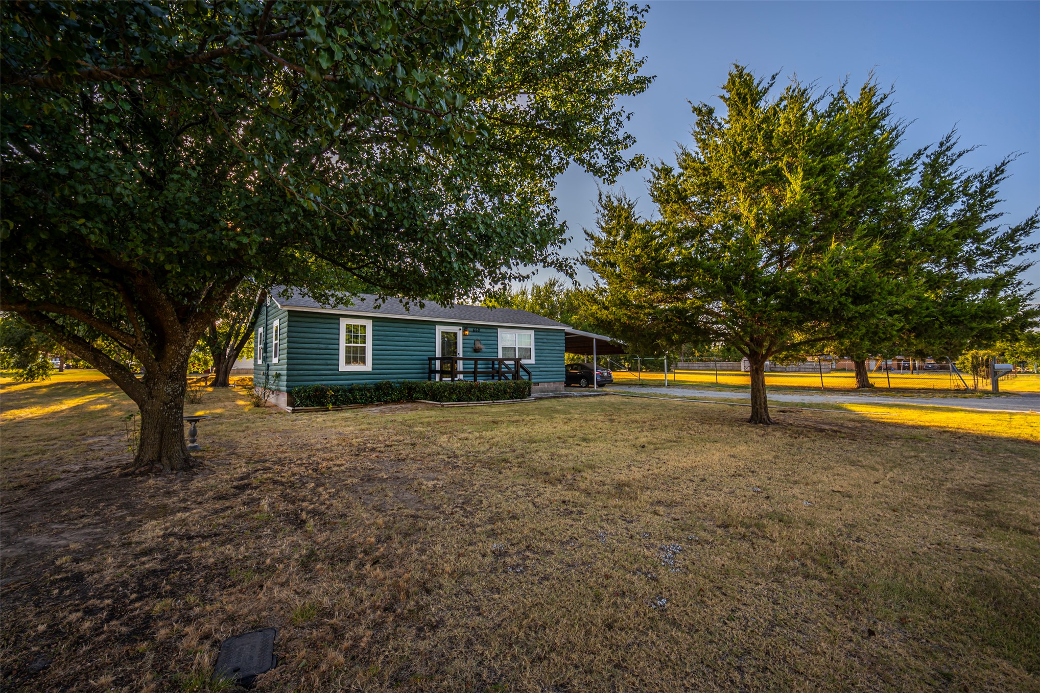 660 N Olive Street Property Photo 3