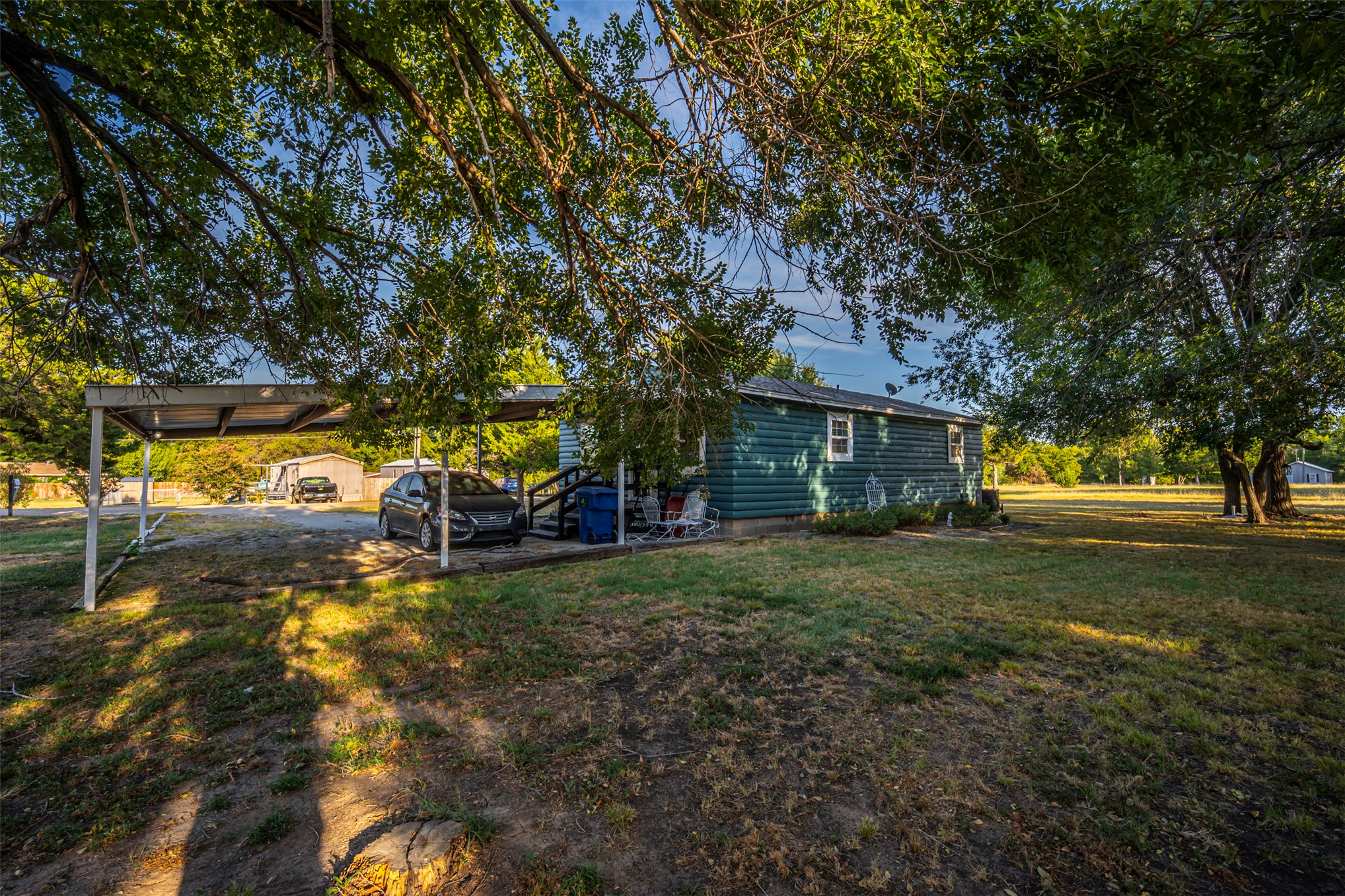 660 N Olive Street Property Photo 4