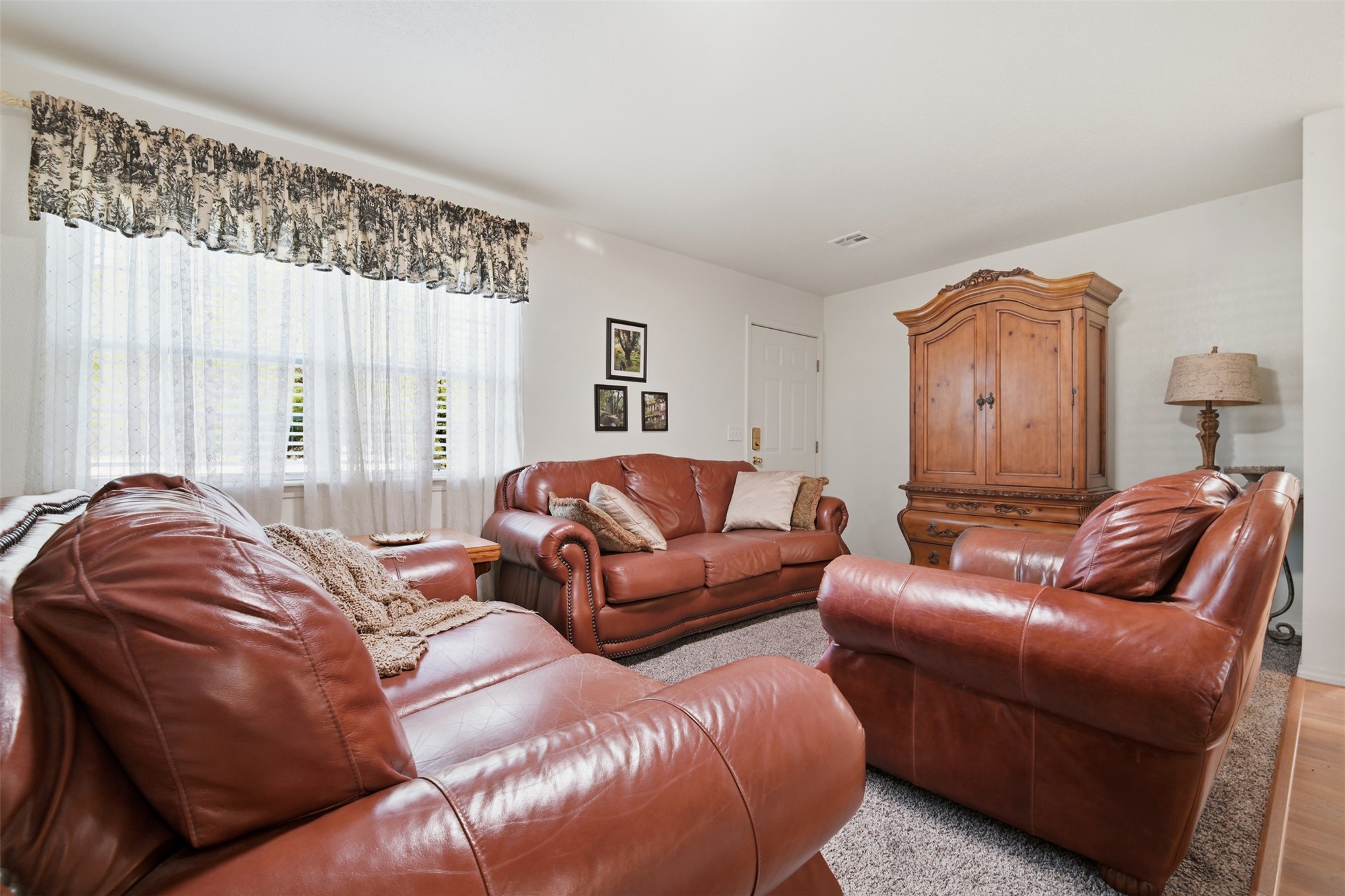 660 N Olive Street Property Photo 10