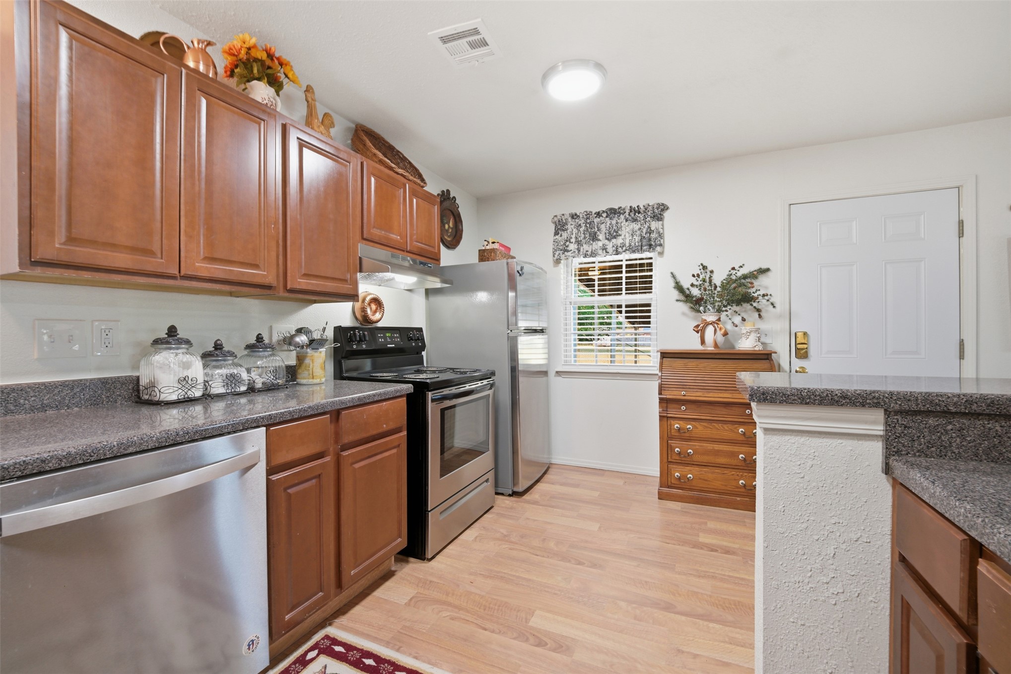660 N Olive Street Property Photo 15