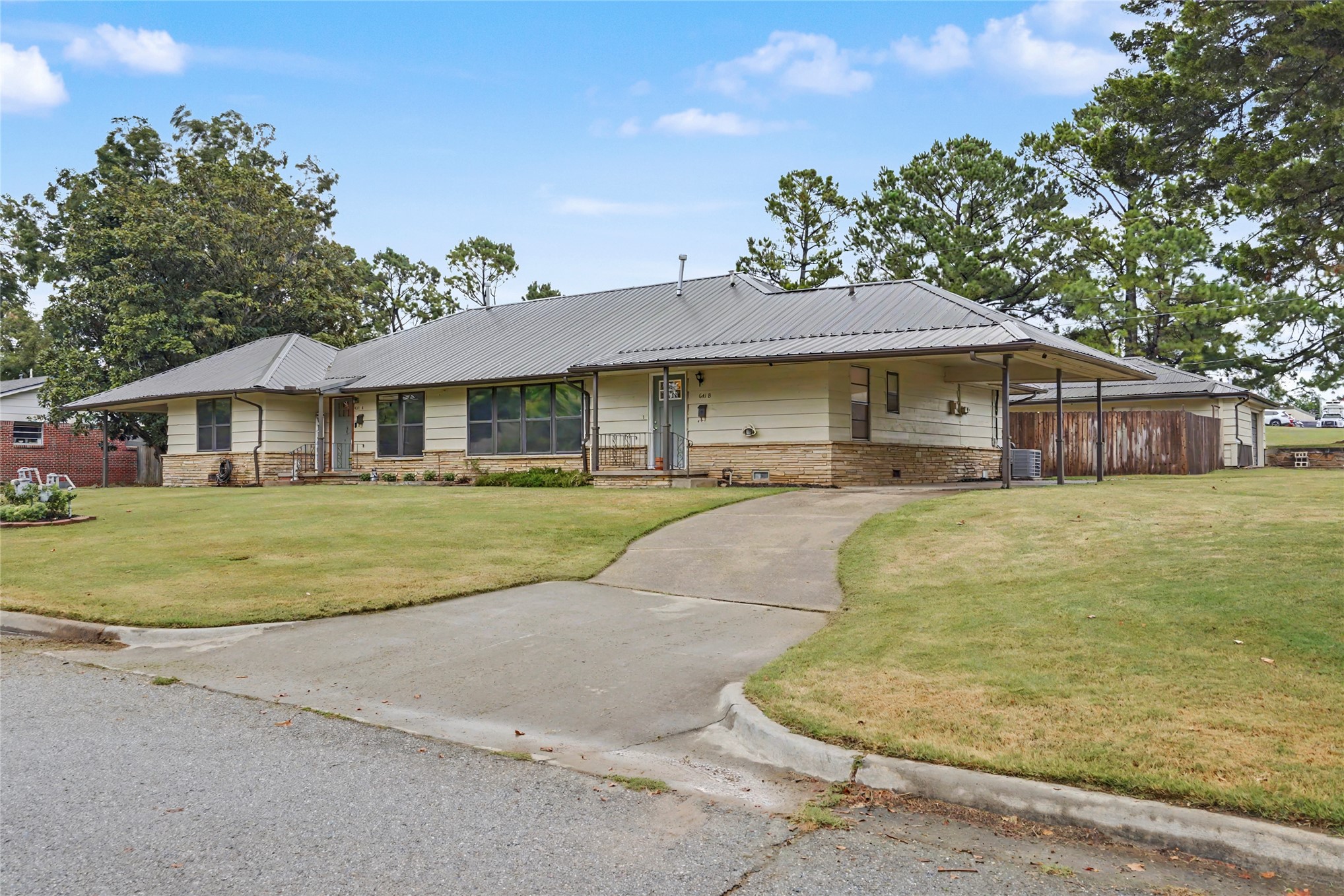 641 Apple Street Property Photo 2