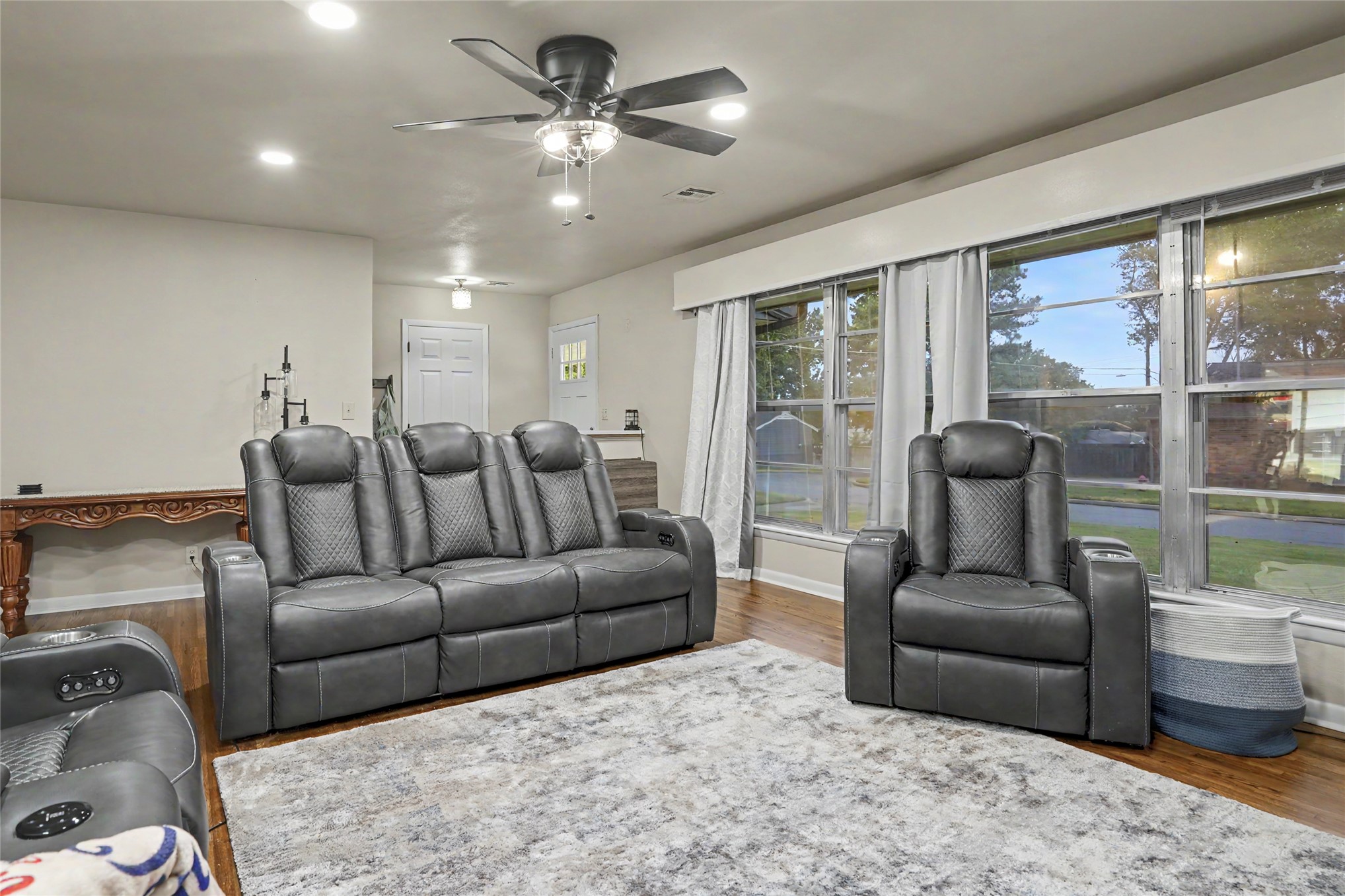 641 Apple Street Property Photo 6