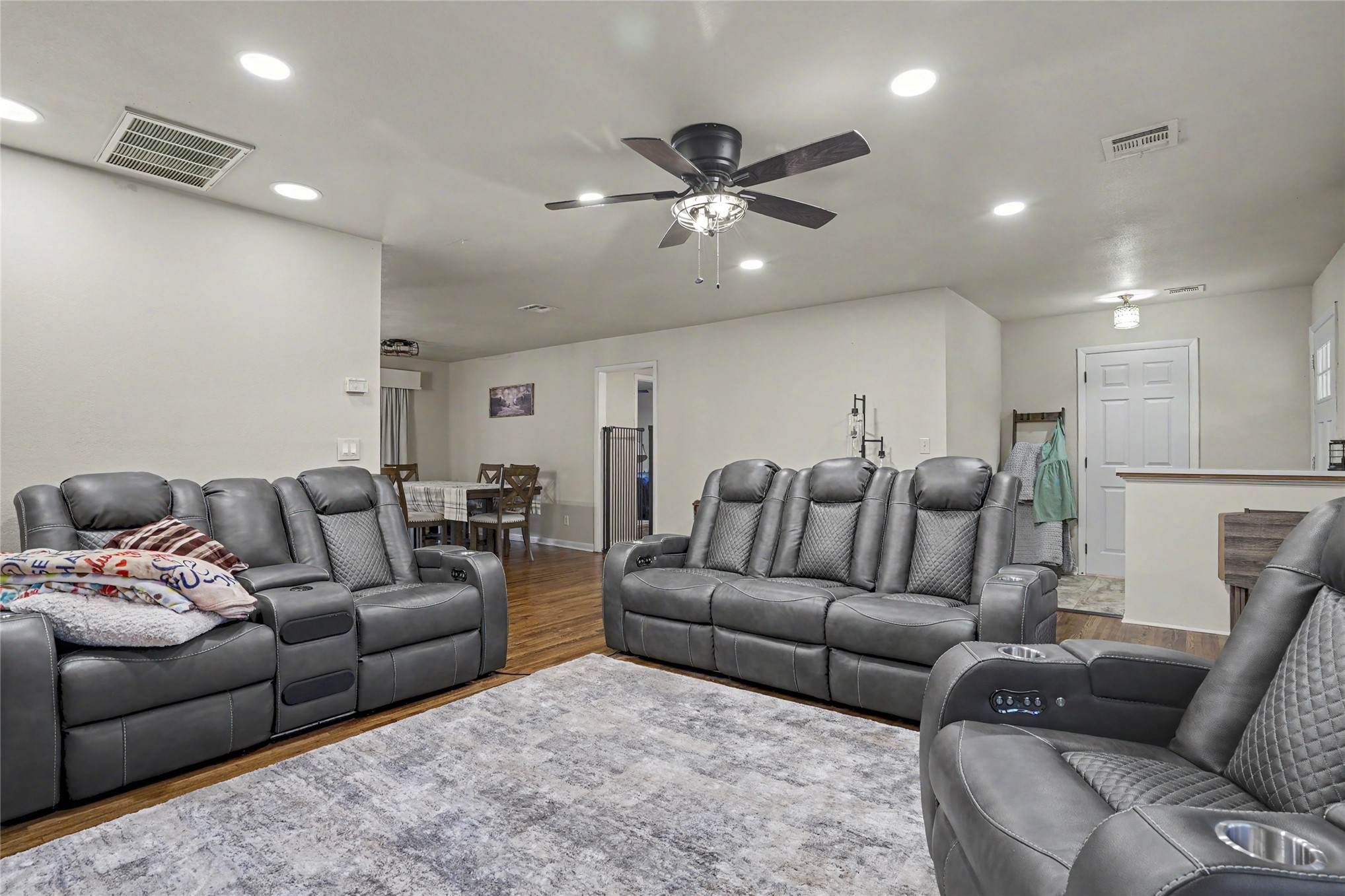 641 Apple Street Property Photo 7
