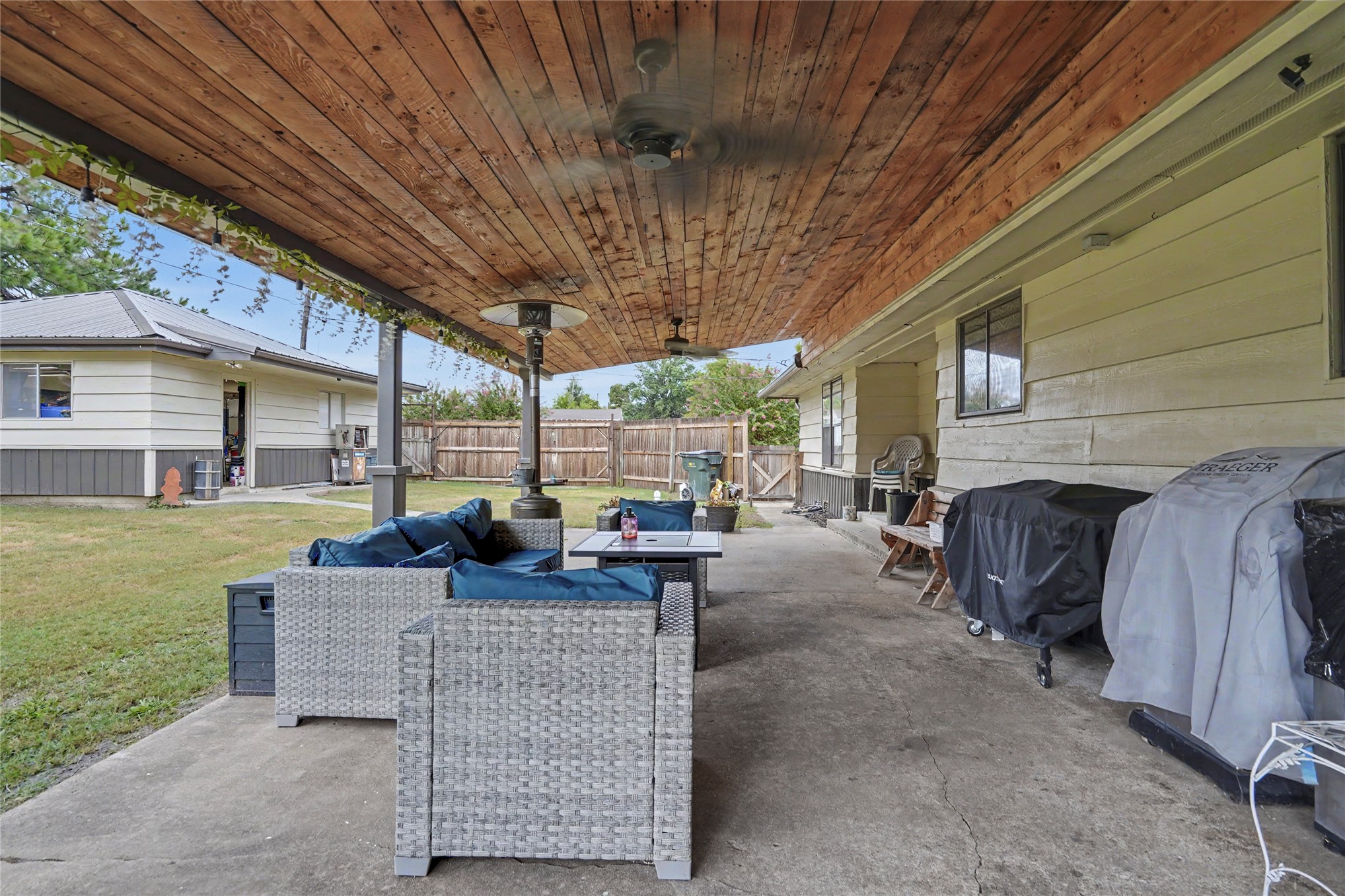 641 Apple Street Property Photo 32