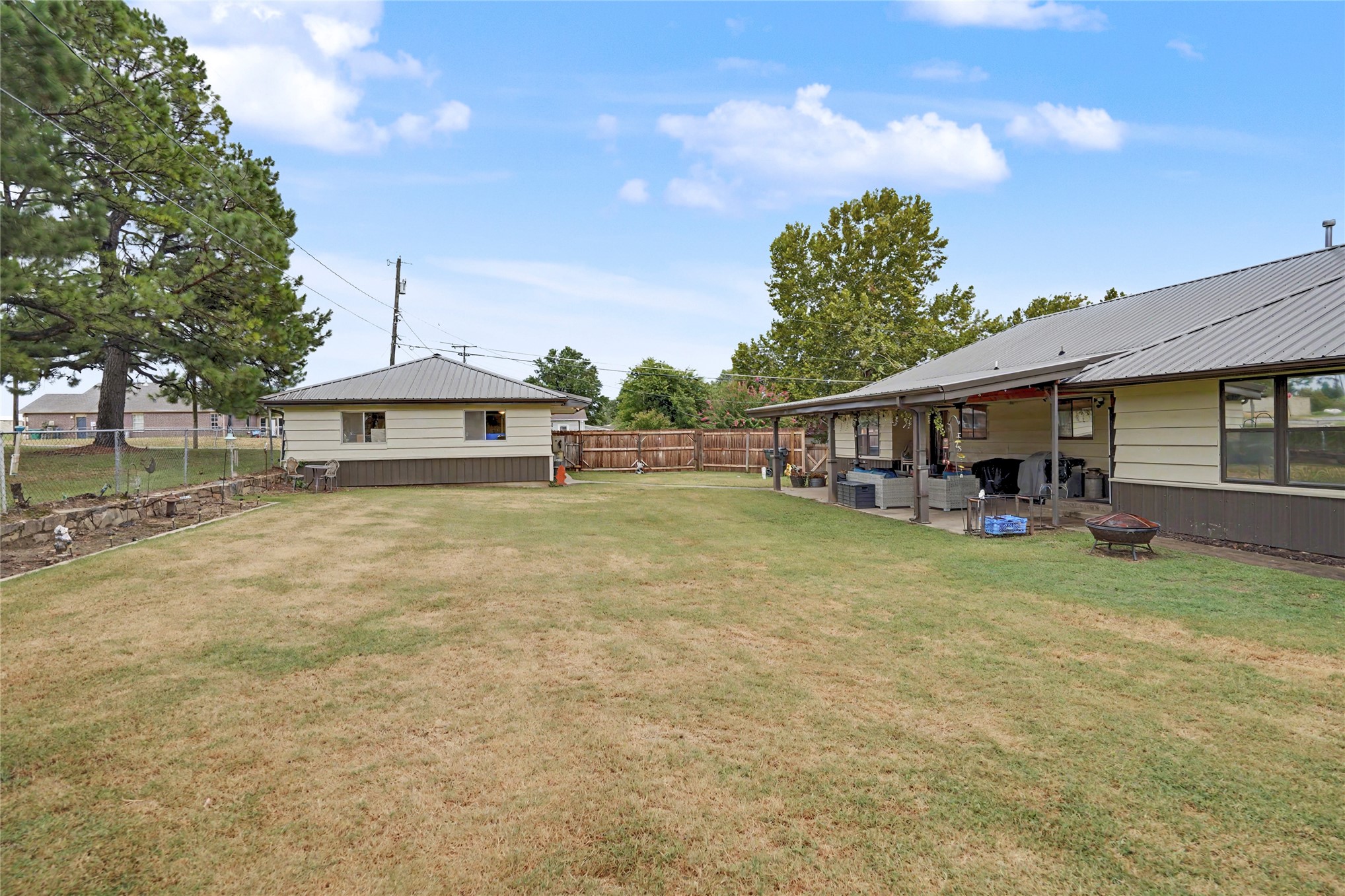 641 Apple Street Property Photo 34