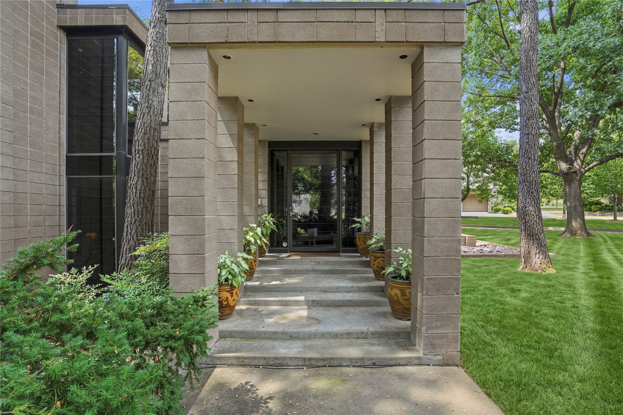 2624 E 33rd Street Property Photo 4