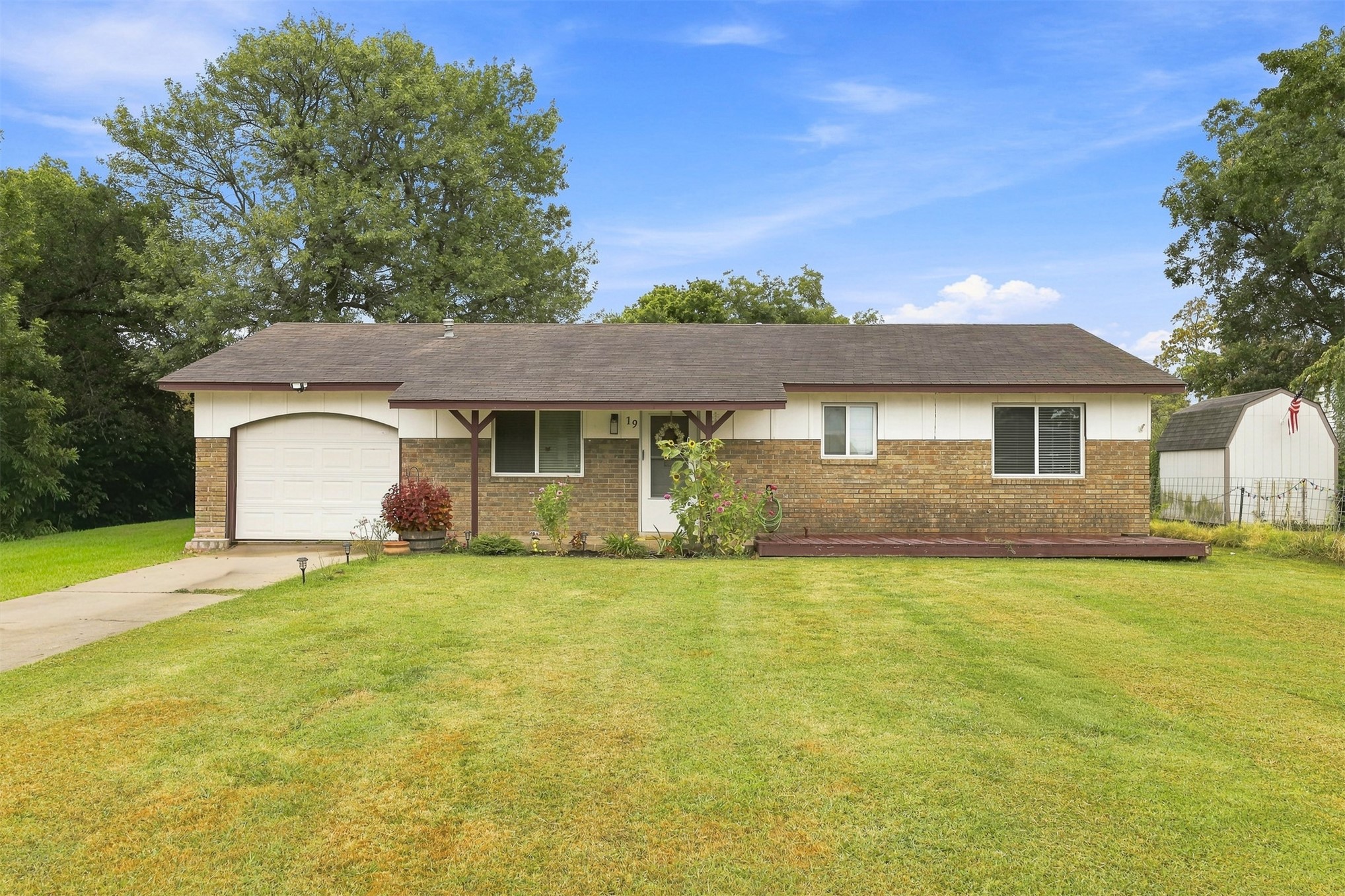 19 S Whitaker Street Property Photo 1