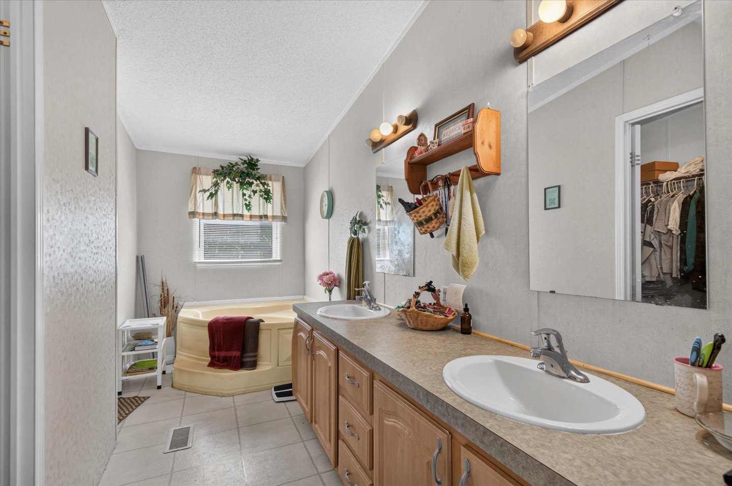 568 County Road 2307 Property Photo 17