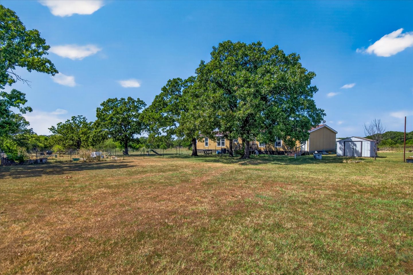 568 County Road 2307 Property Photo 28