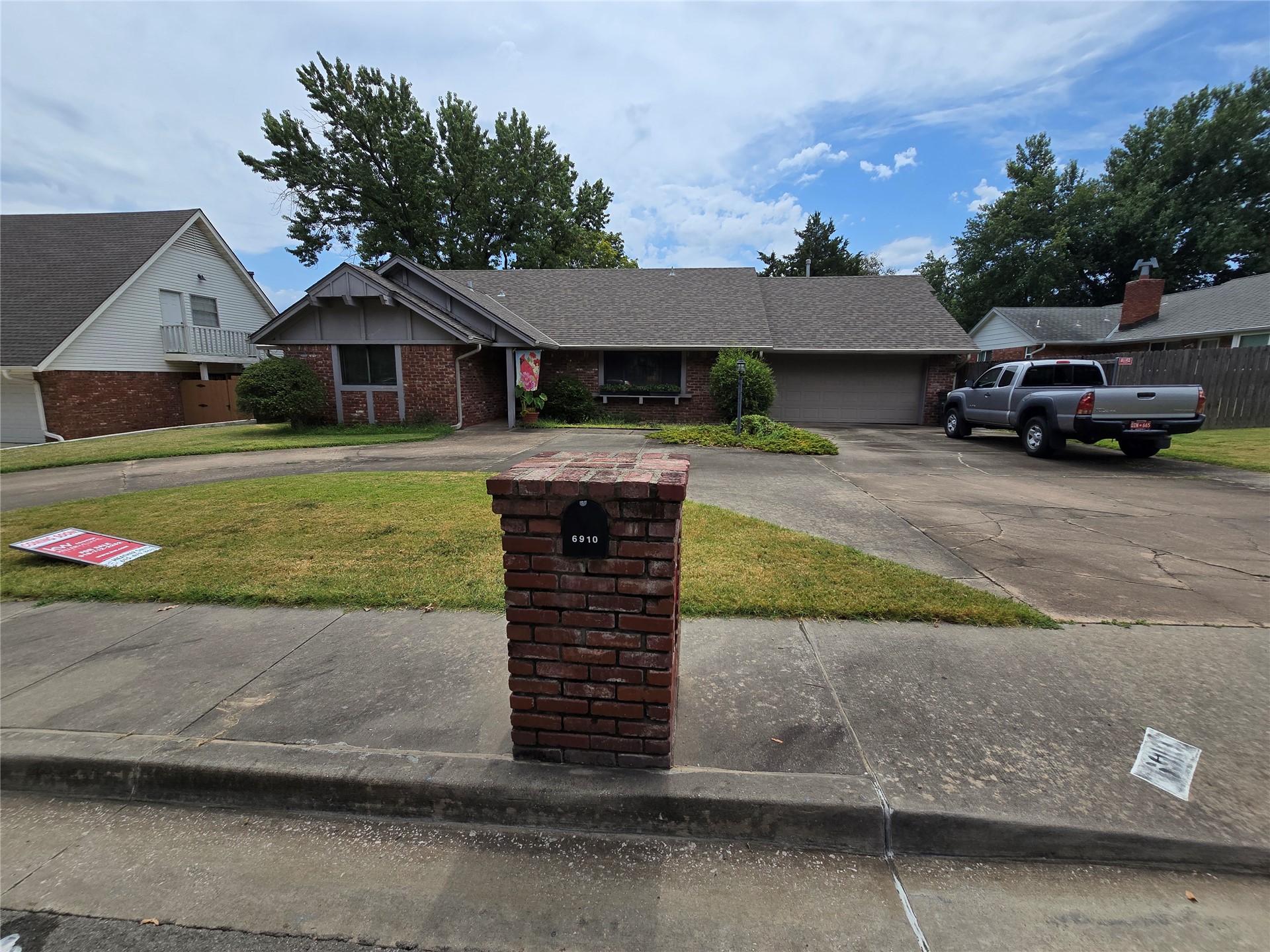 6910 E 62nd Street Property Photo 3