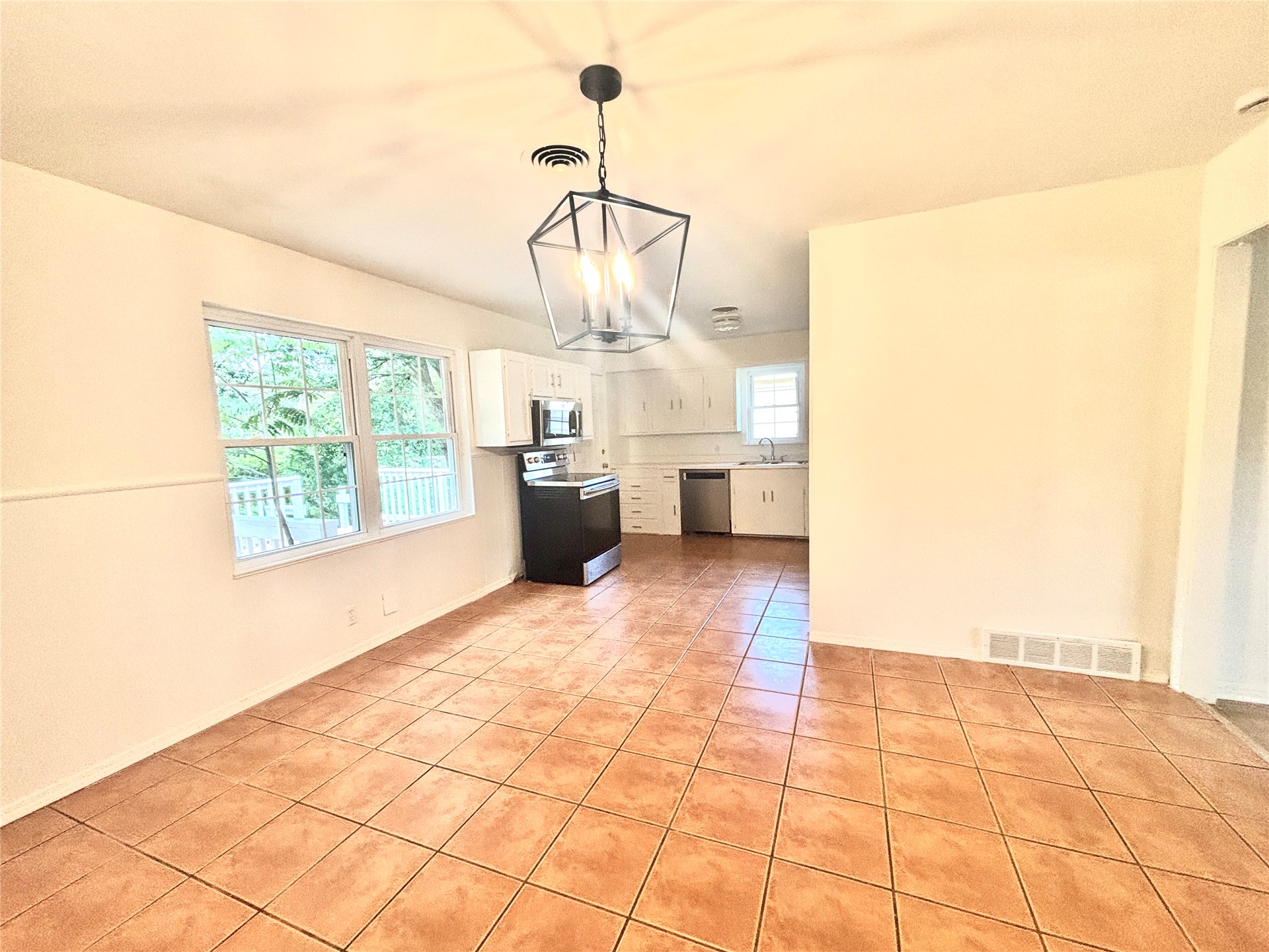 612 Northwest Avenue Property Photo 11