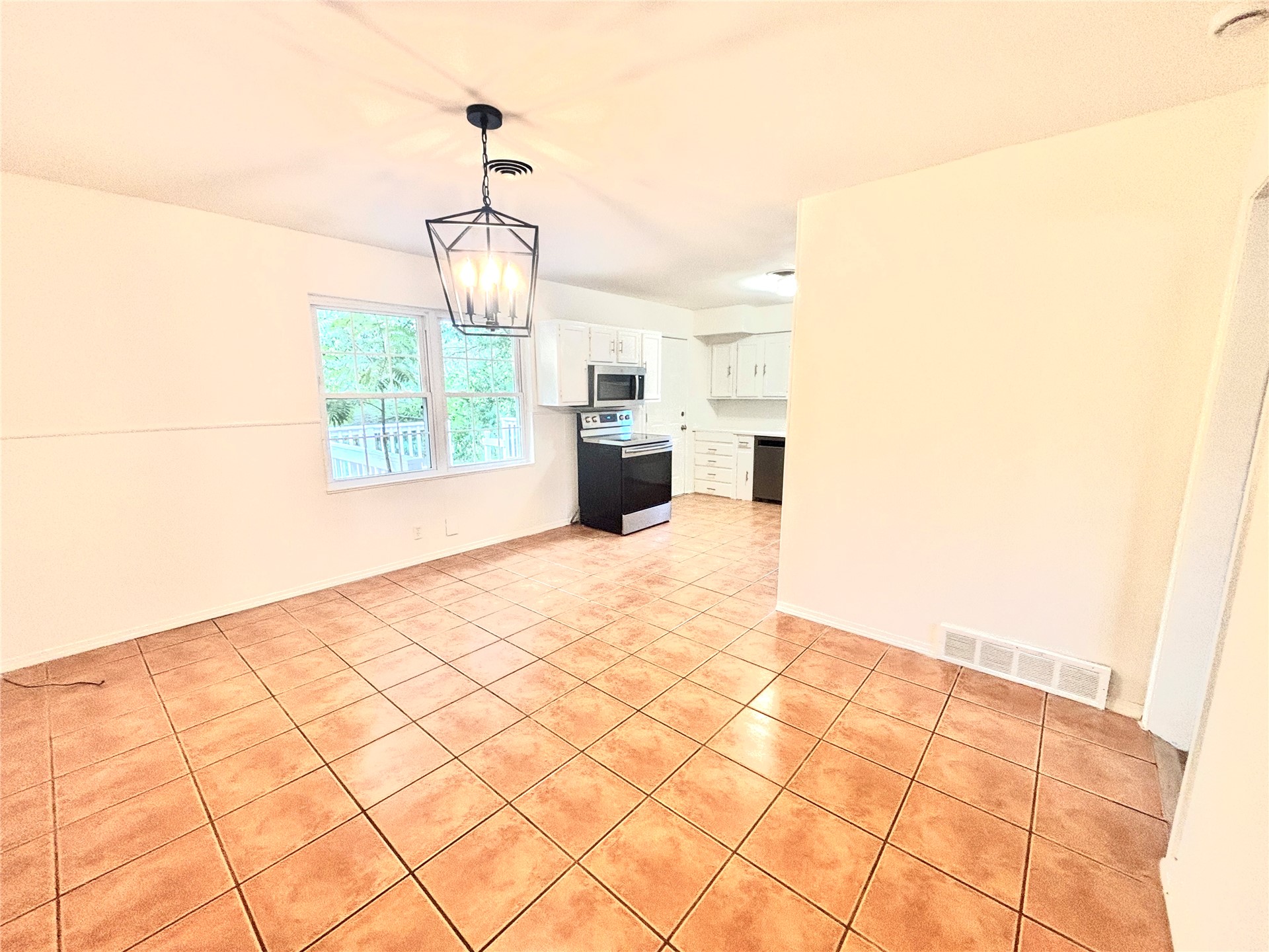 612 Northwest Avenue Property Photo 12
