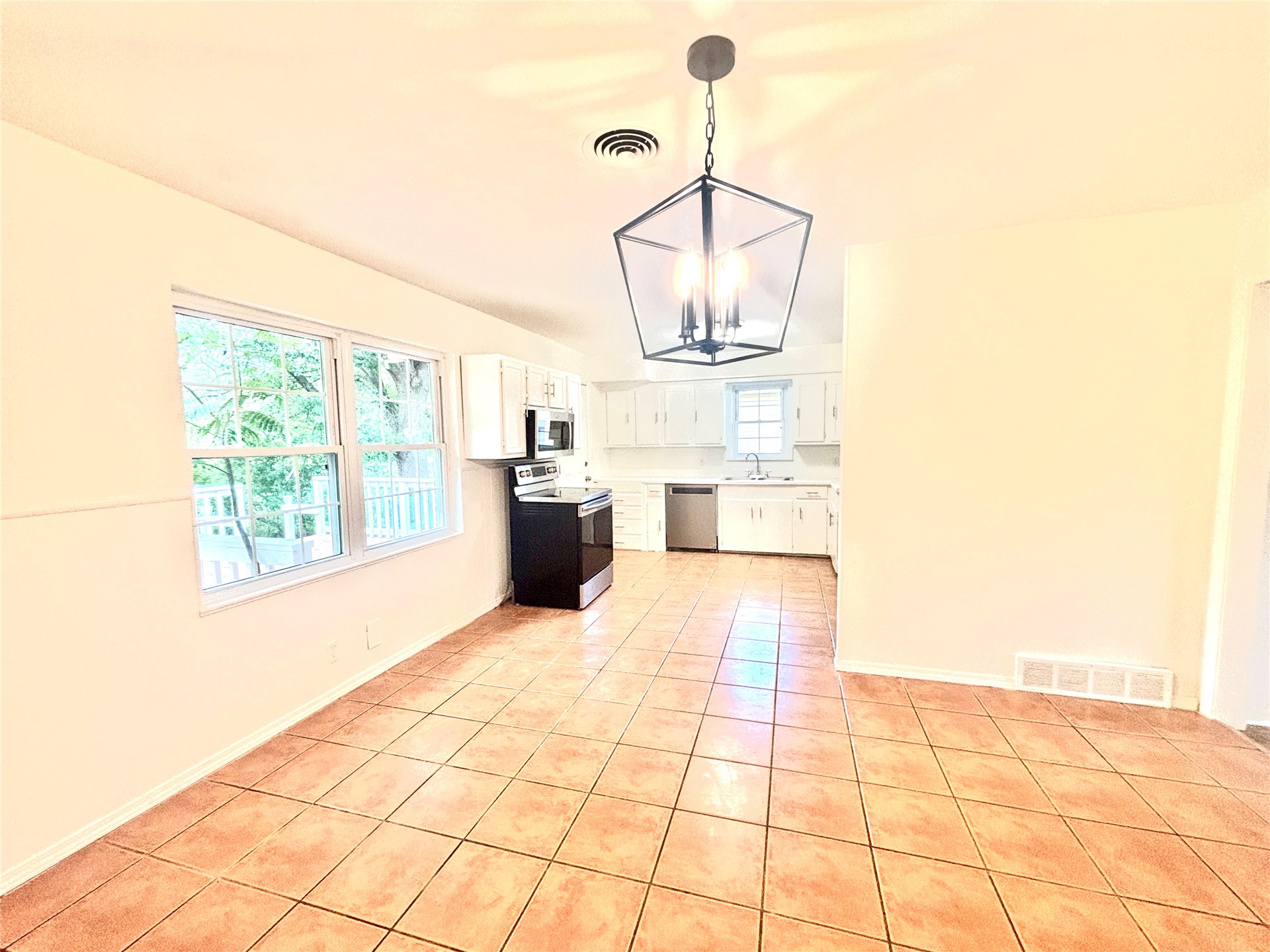 612 Northwest Avenue Property Photo 13