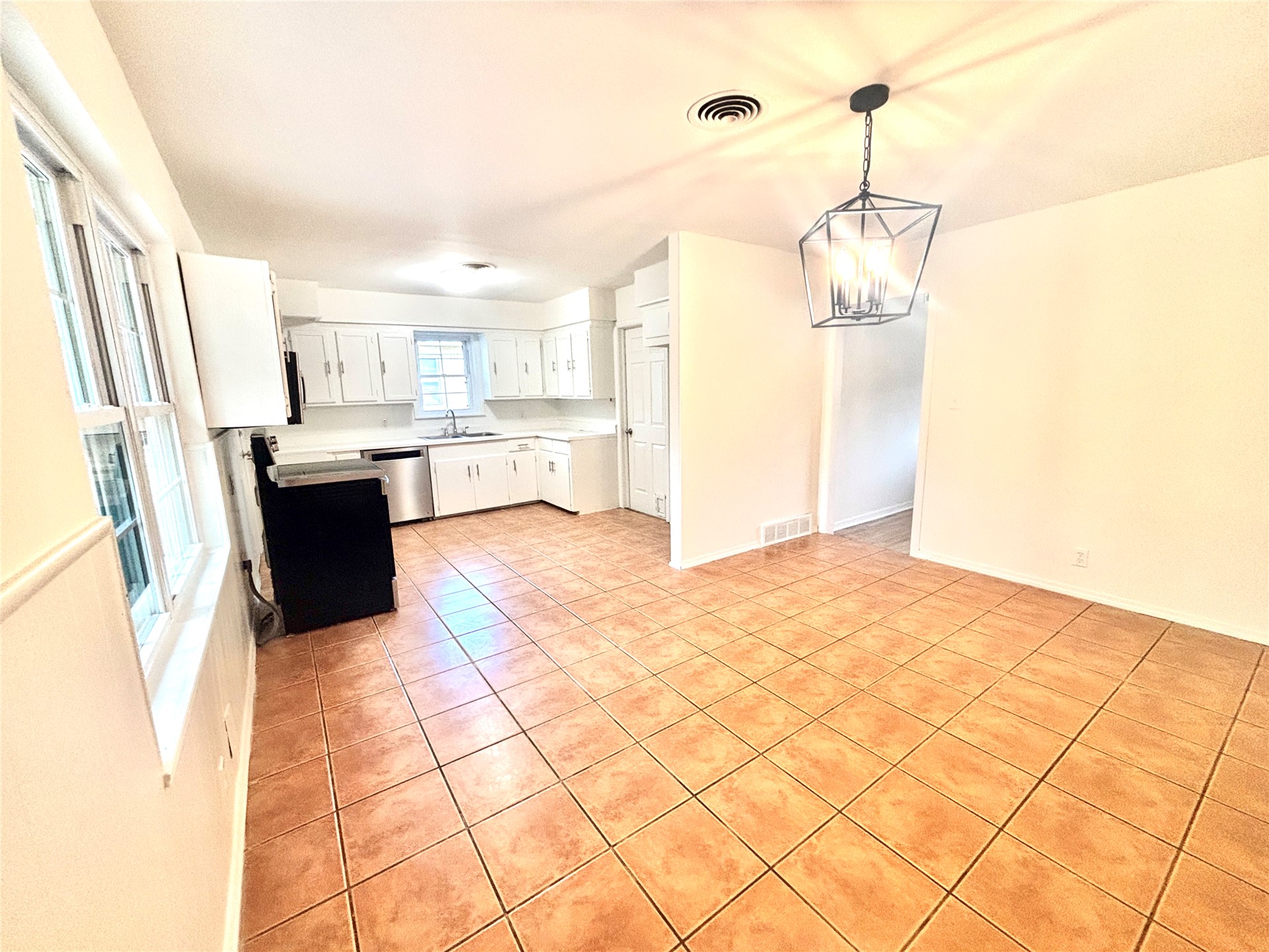 612 Northwest Avenue Property Photo 14