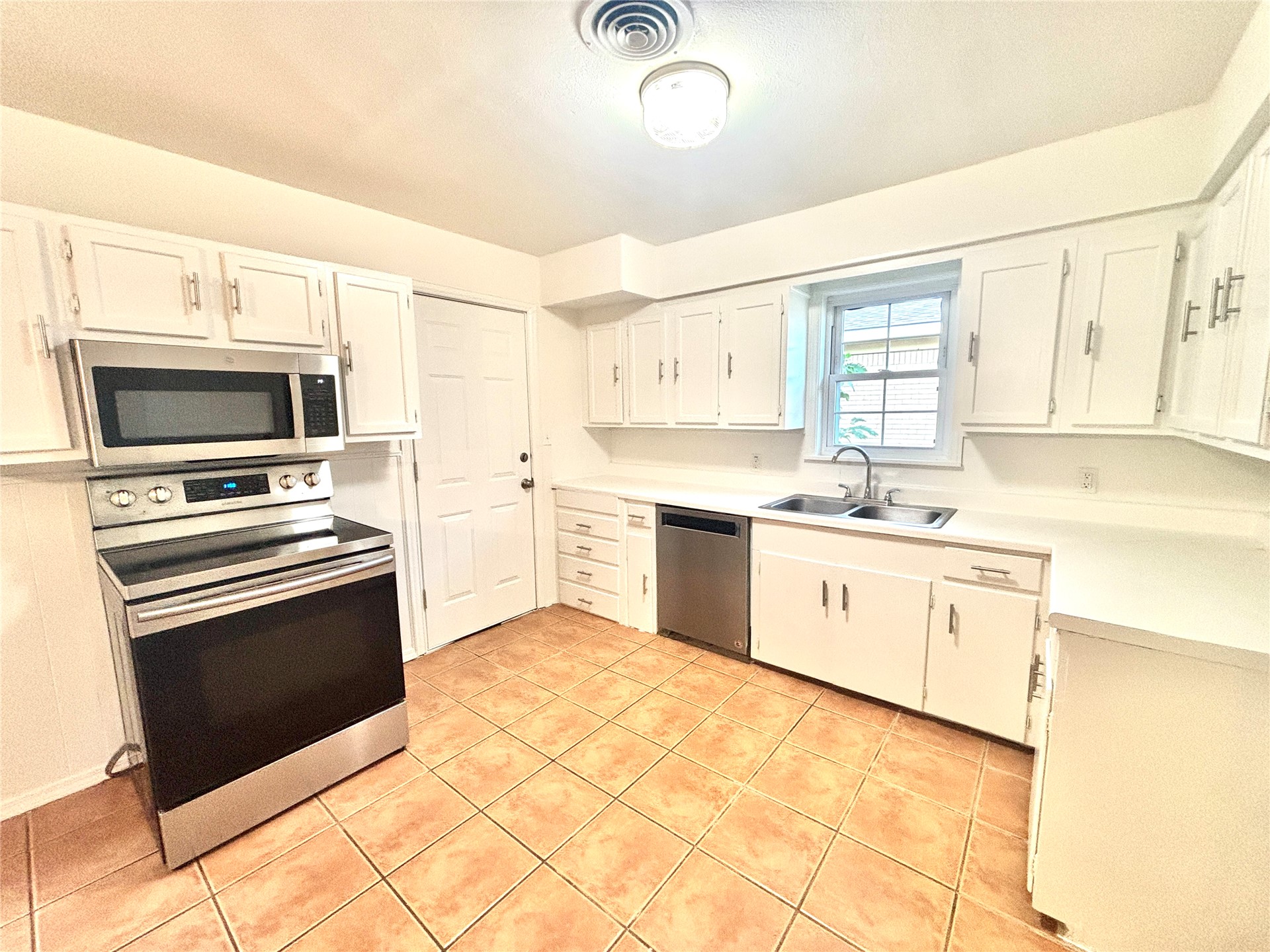612 Northwest Avenue Property Photo 17