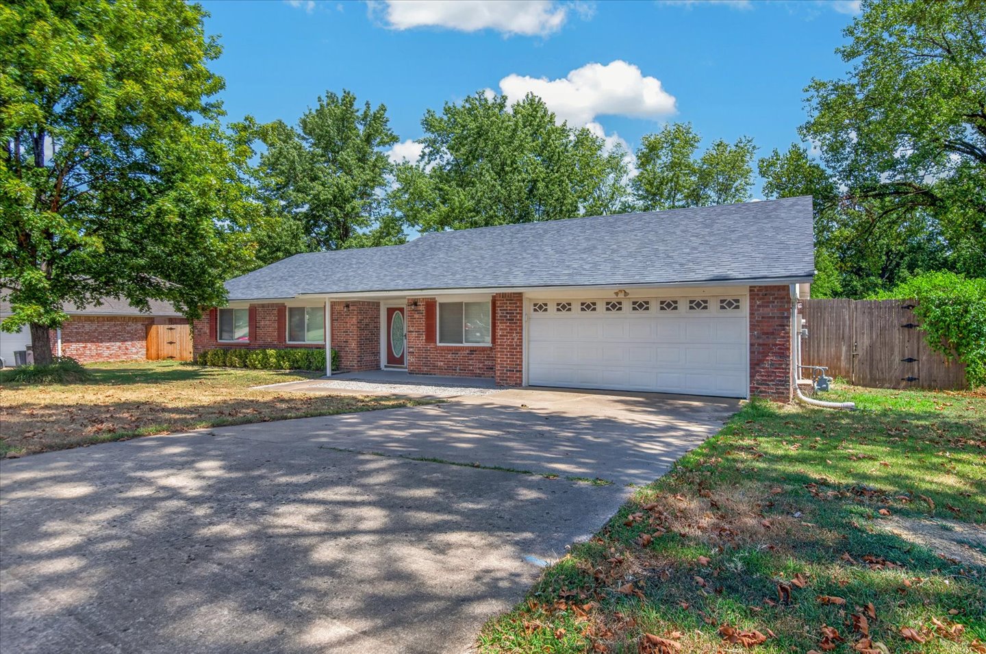 4640 Se Barlow Drive Property Photo 1
