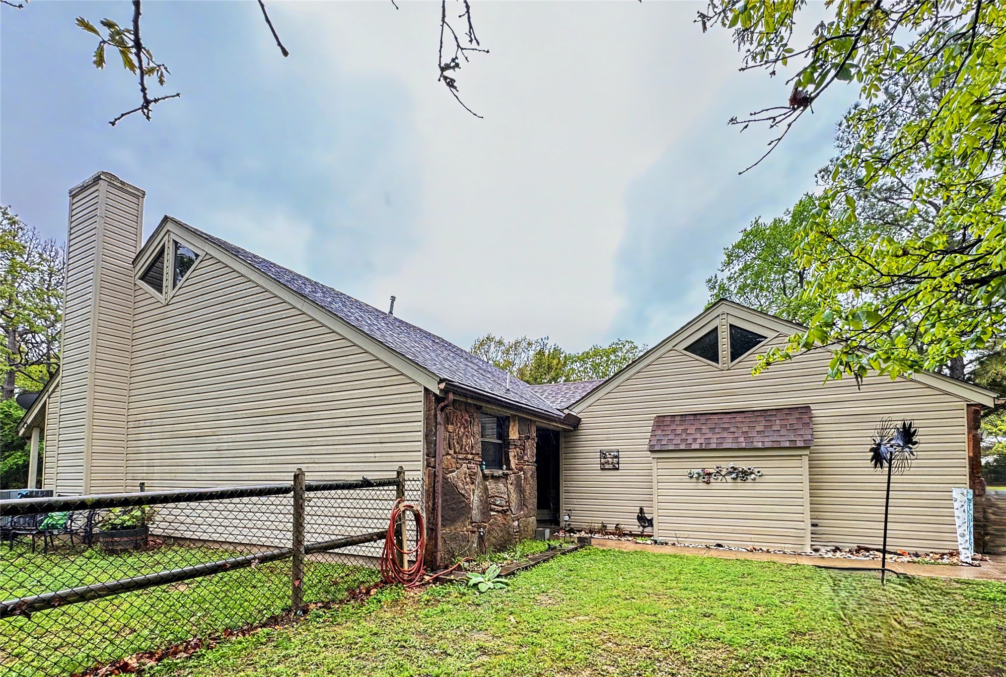 105 Summit Ridge Drive Property Photo 1