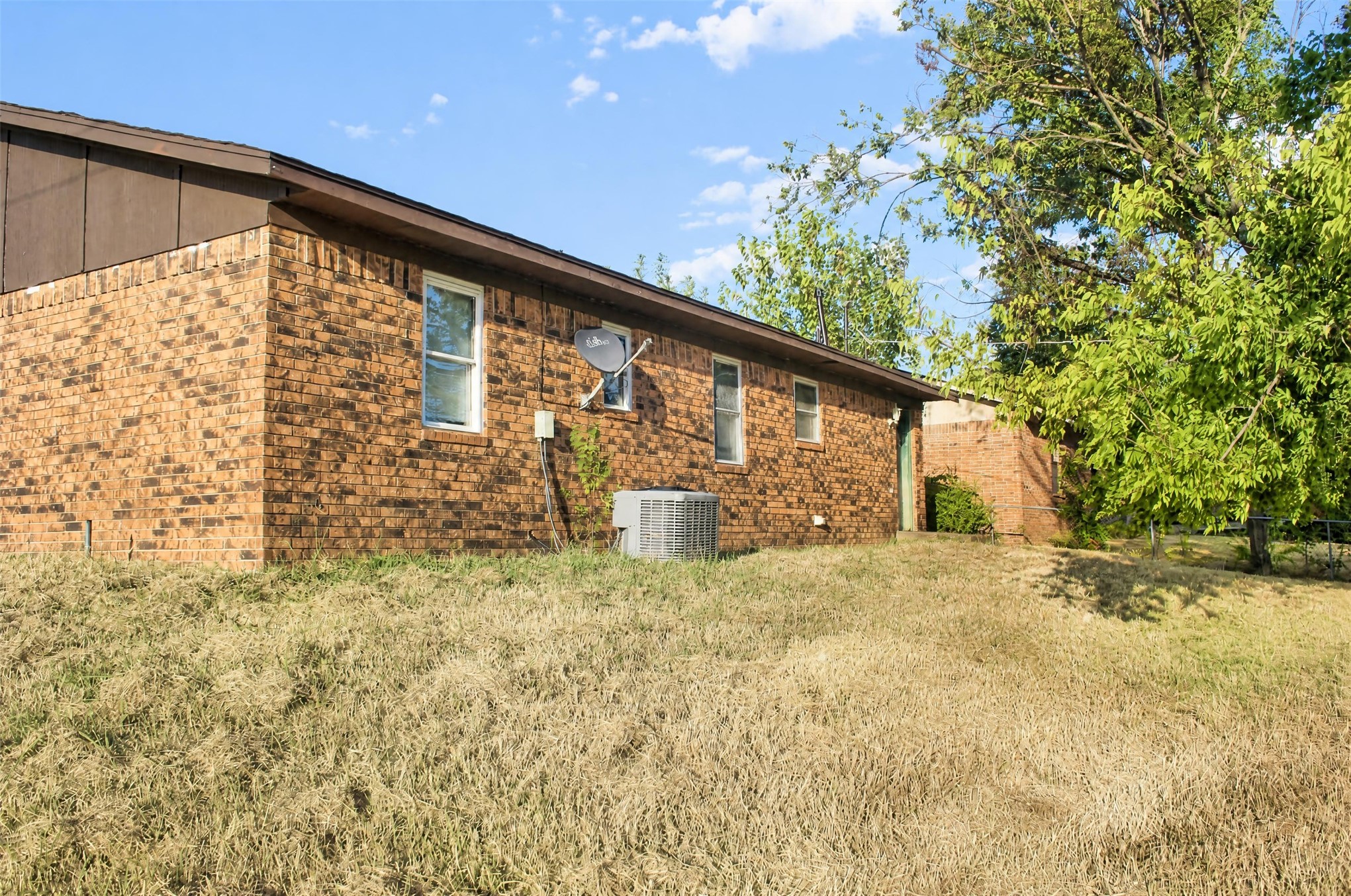 506 W Ottawa Property Photo 2