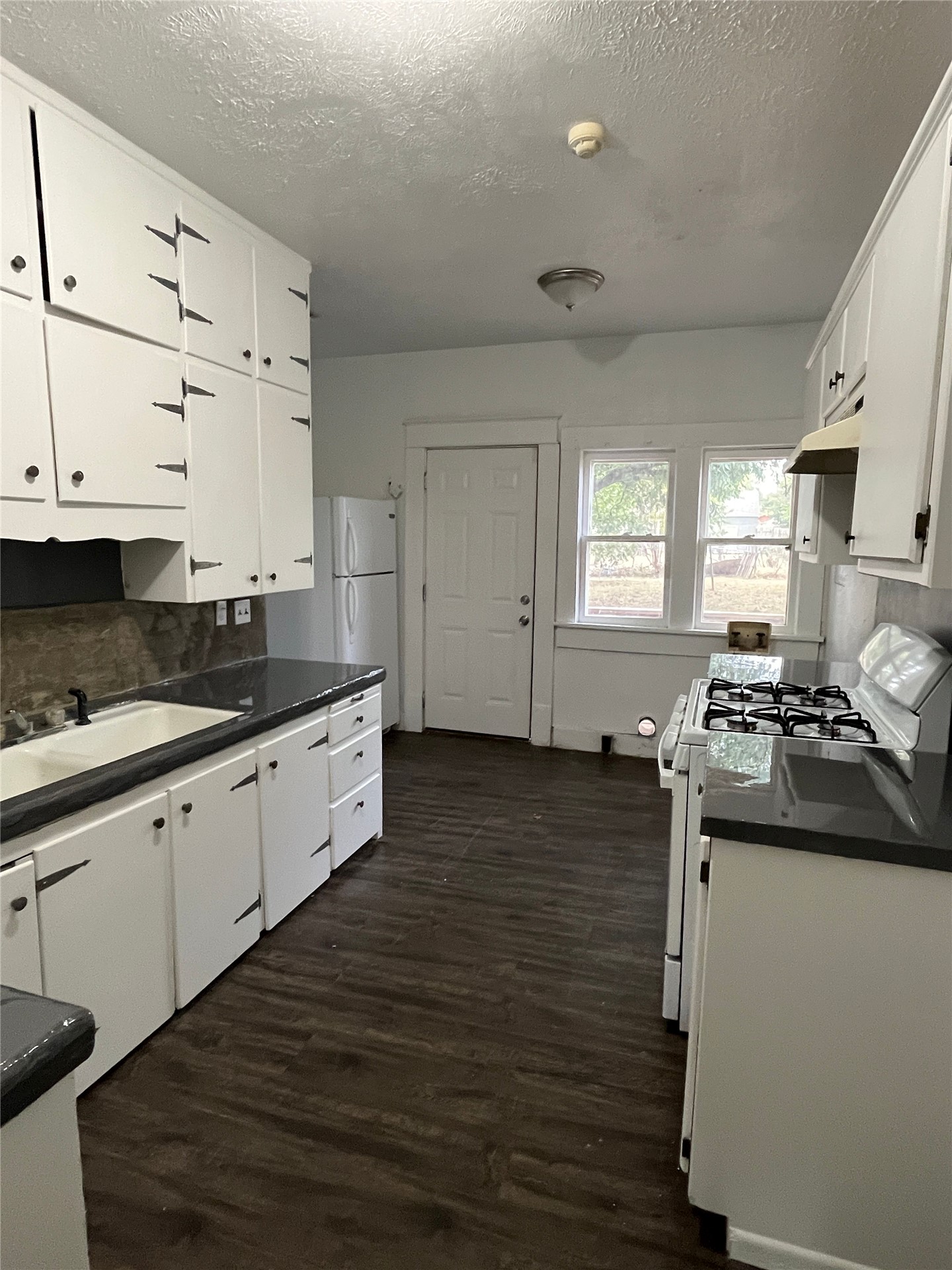 523 16th Property Photo 5