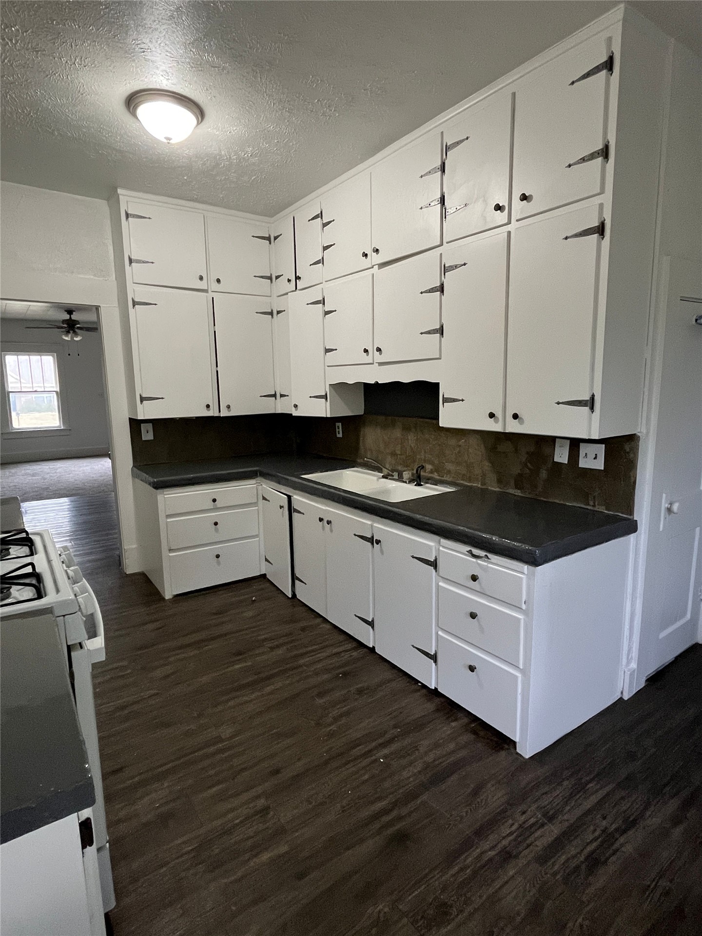 523 16th Property Photo 7