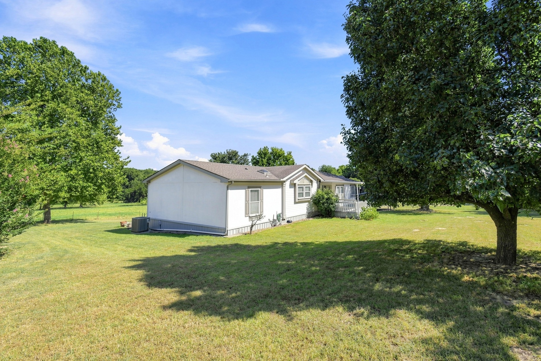 20249 W Archer Street Property Photo 5