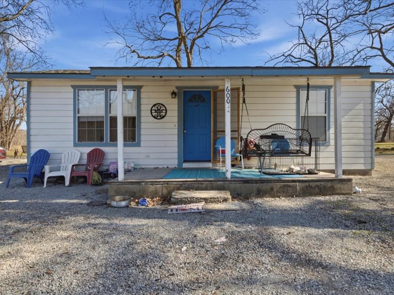 600 S Main Property Photo 1