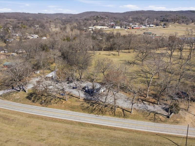 600 S Main Property Photo 4