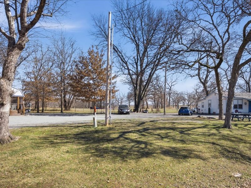 600 S Main Property Photo 7