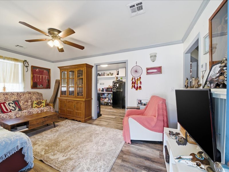 600 S Main Property Photo 11