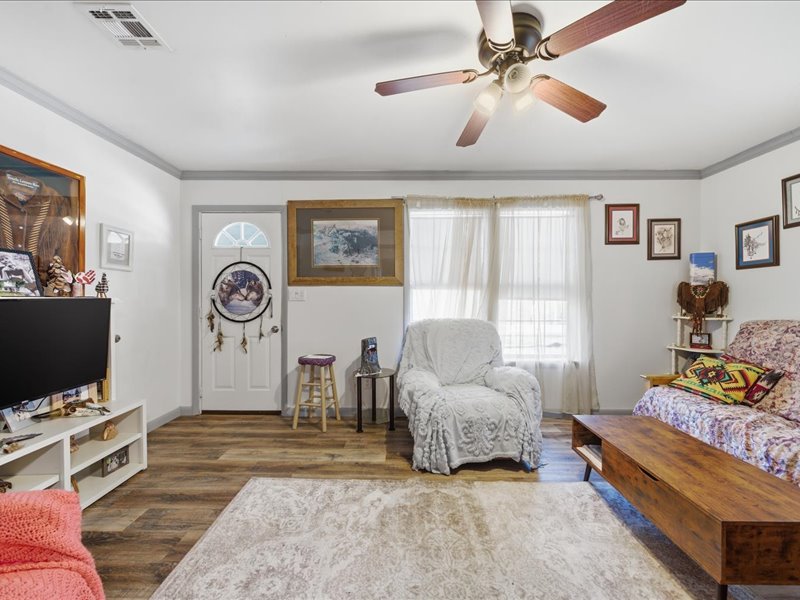 600 S Main Property Photo 12