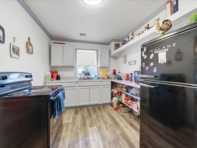 600 S Main Property Photo 14